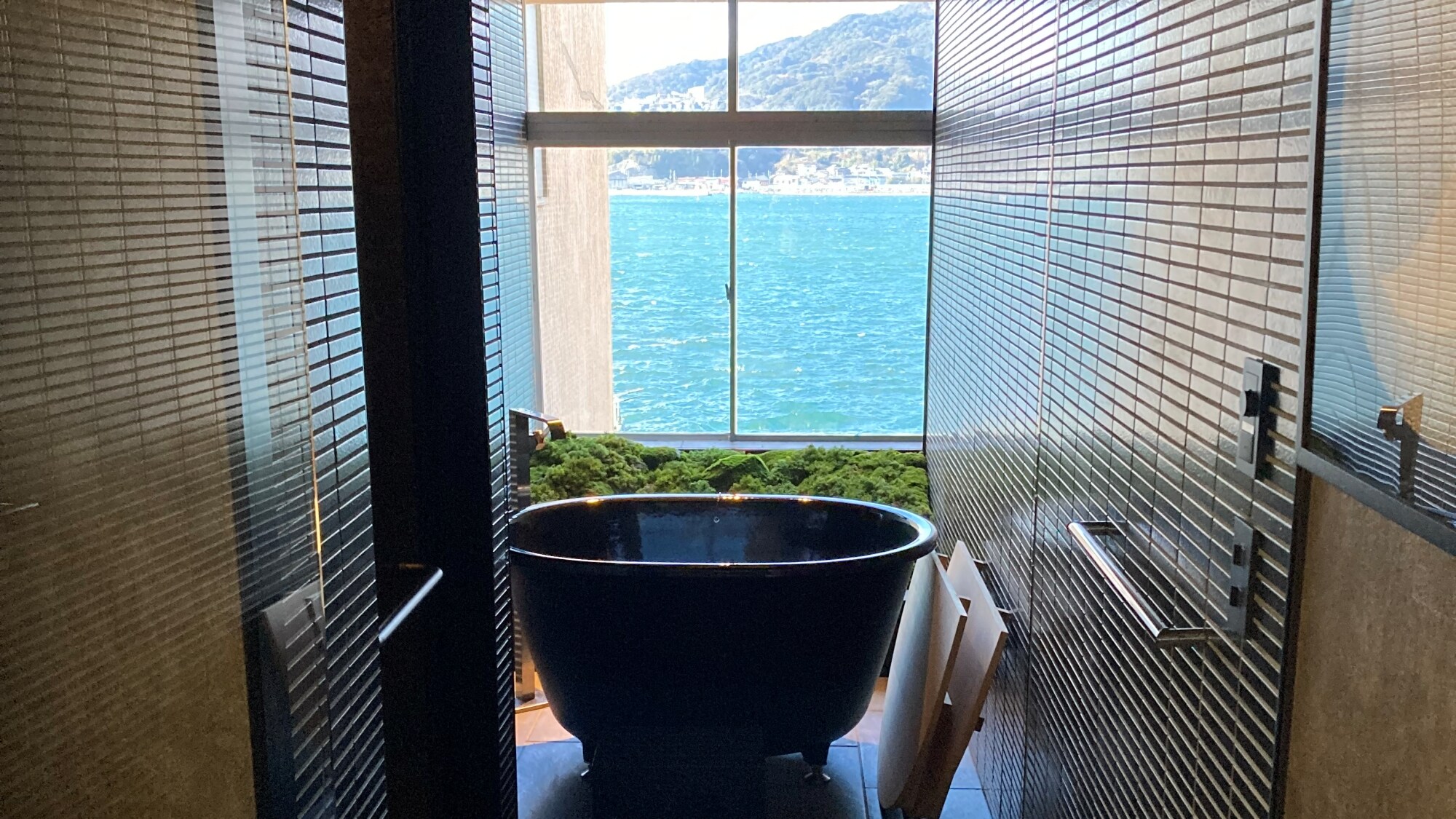 *[Kamar] Kamar khusus Jepang-Barat dengan pemandian observasi (observation bath)