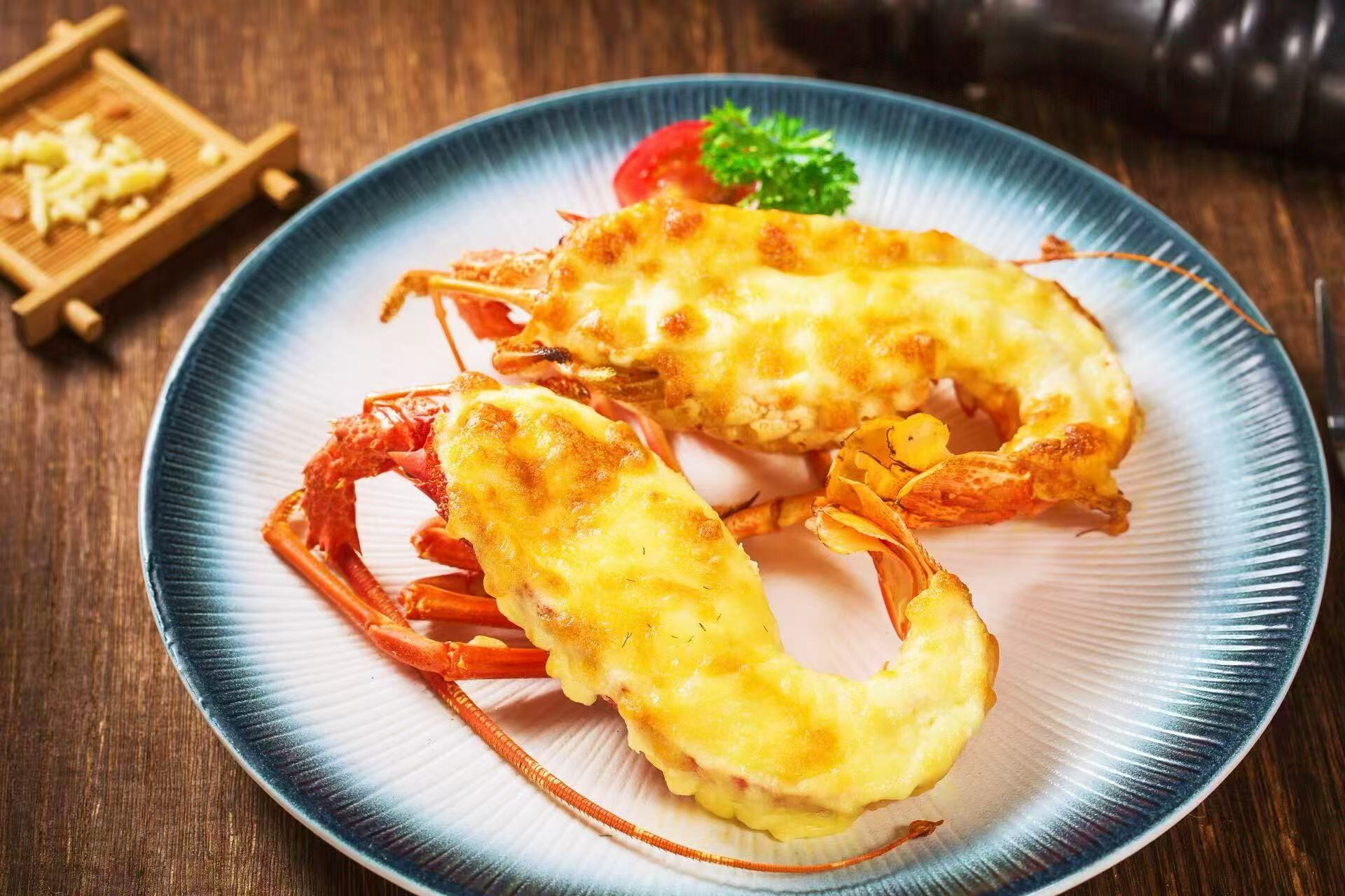 Grilled spiny lobster with cheese