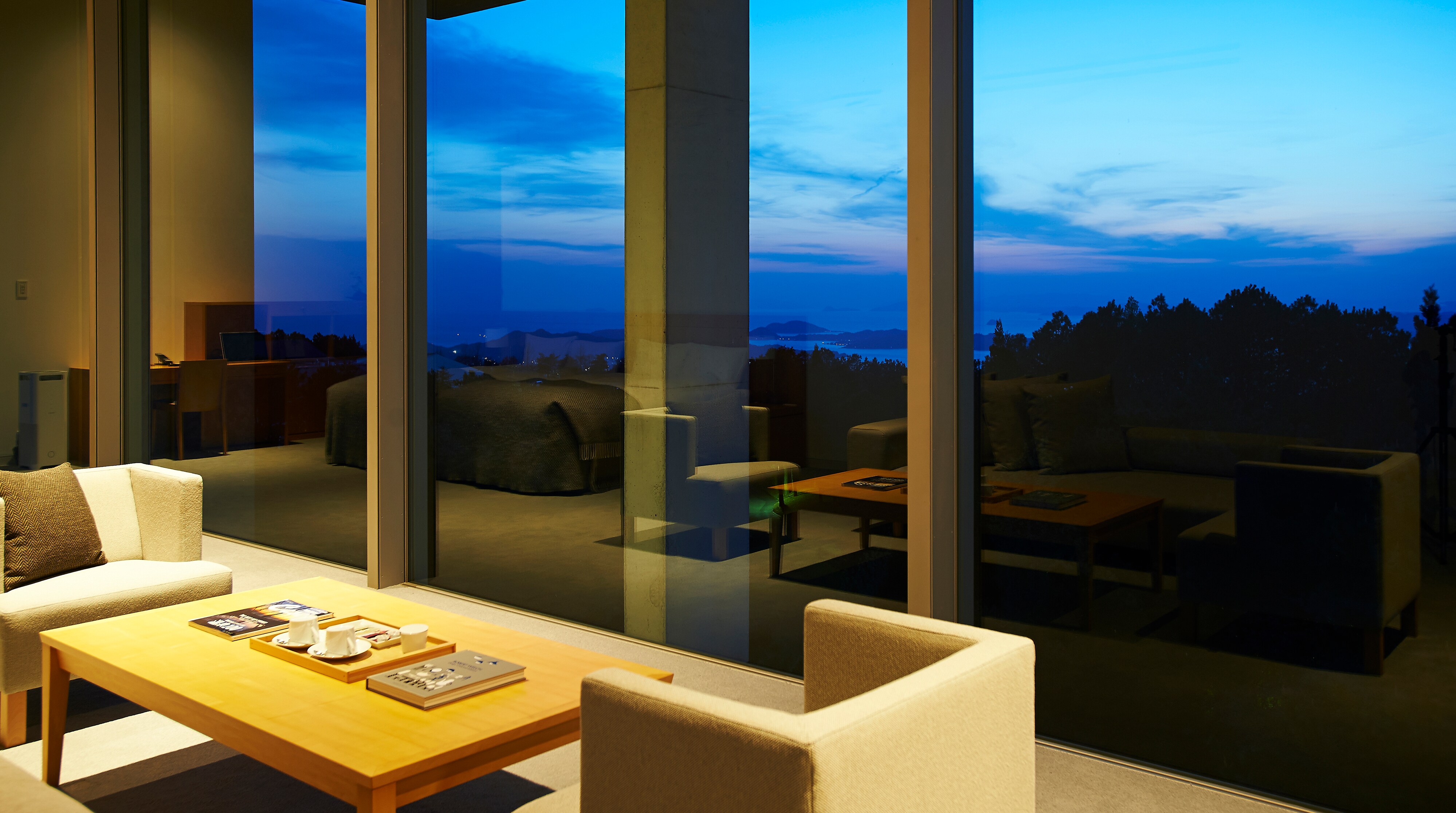 Semi-open-air hot spring suite with panoramic view