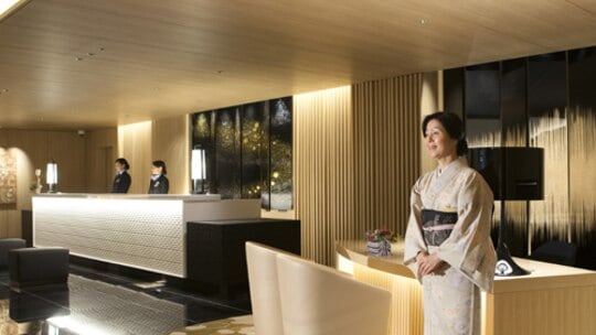 It is the front desk that welcomes you. The concierge is also waiting, so please feel free to contact us.
