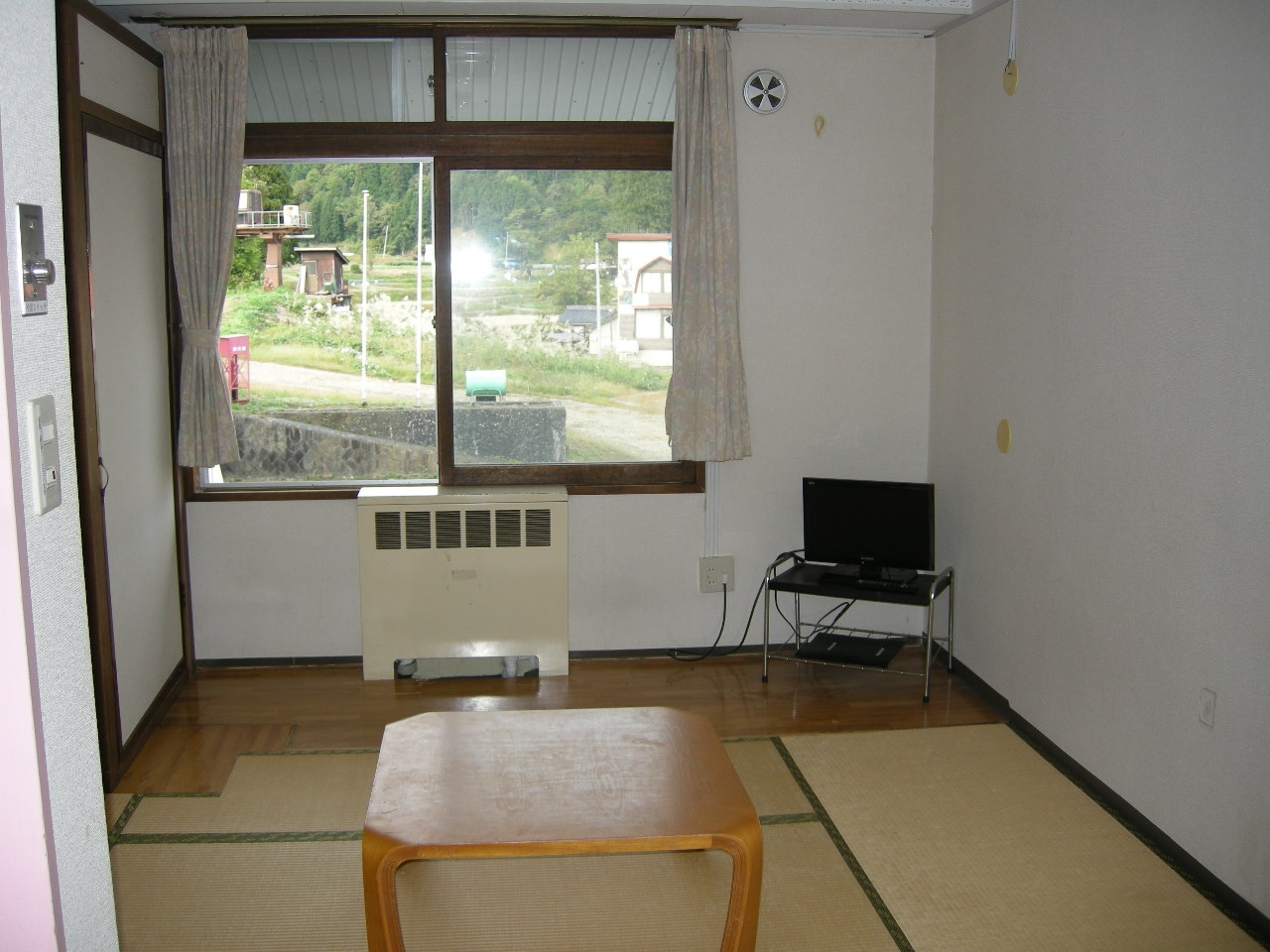 Japanese-style room (6 tatami mats)