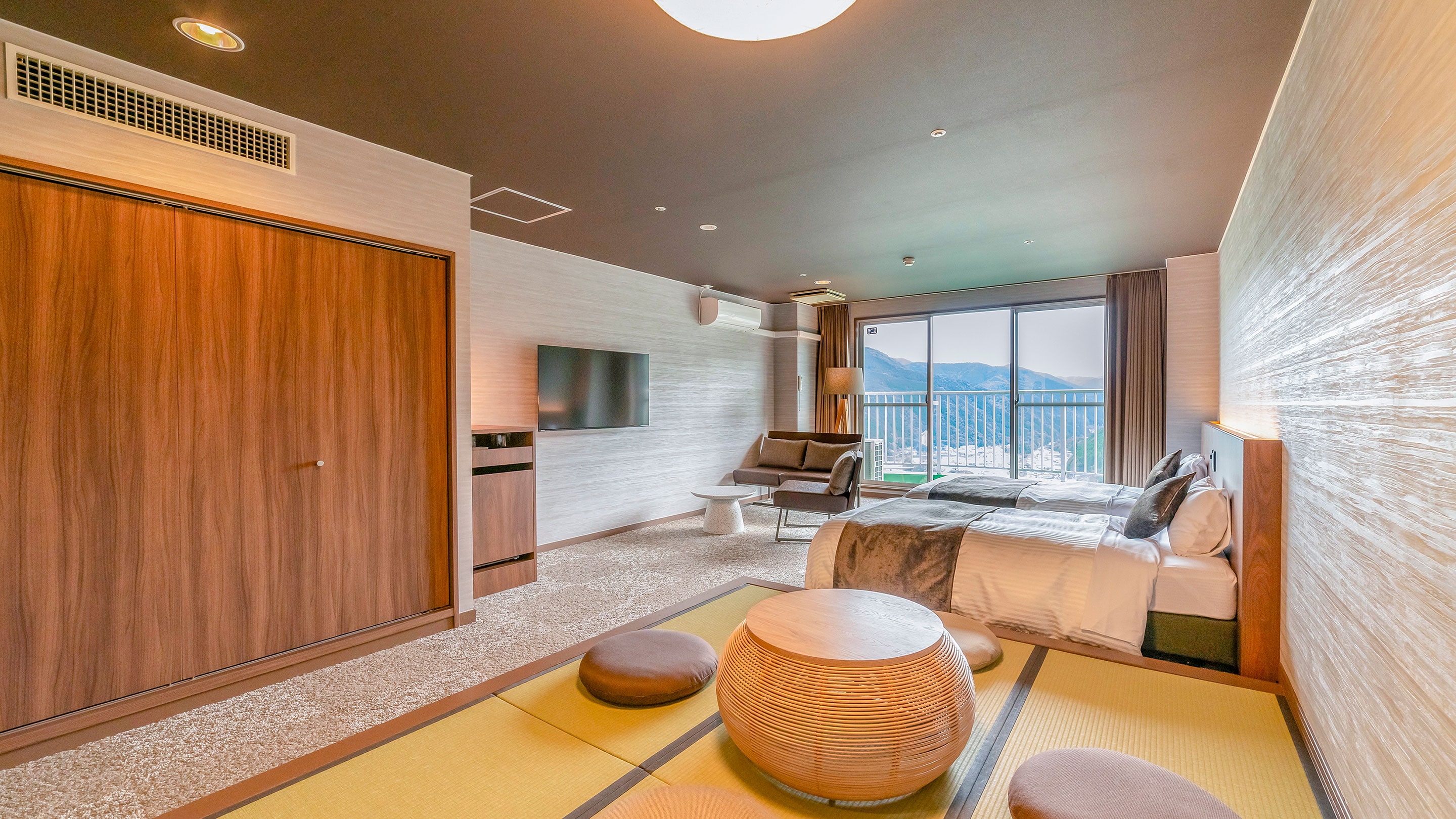 [Non-smoking] Superior Japanese-Western twin room, 6 tatami mats, top floor *Image