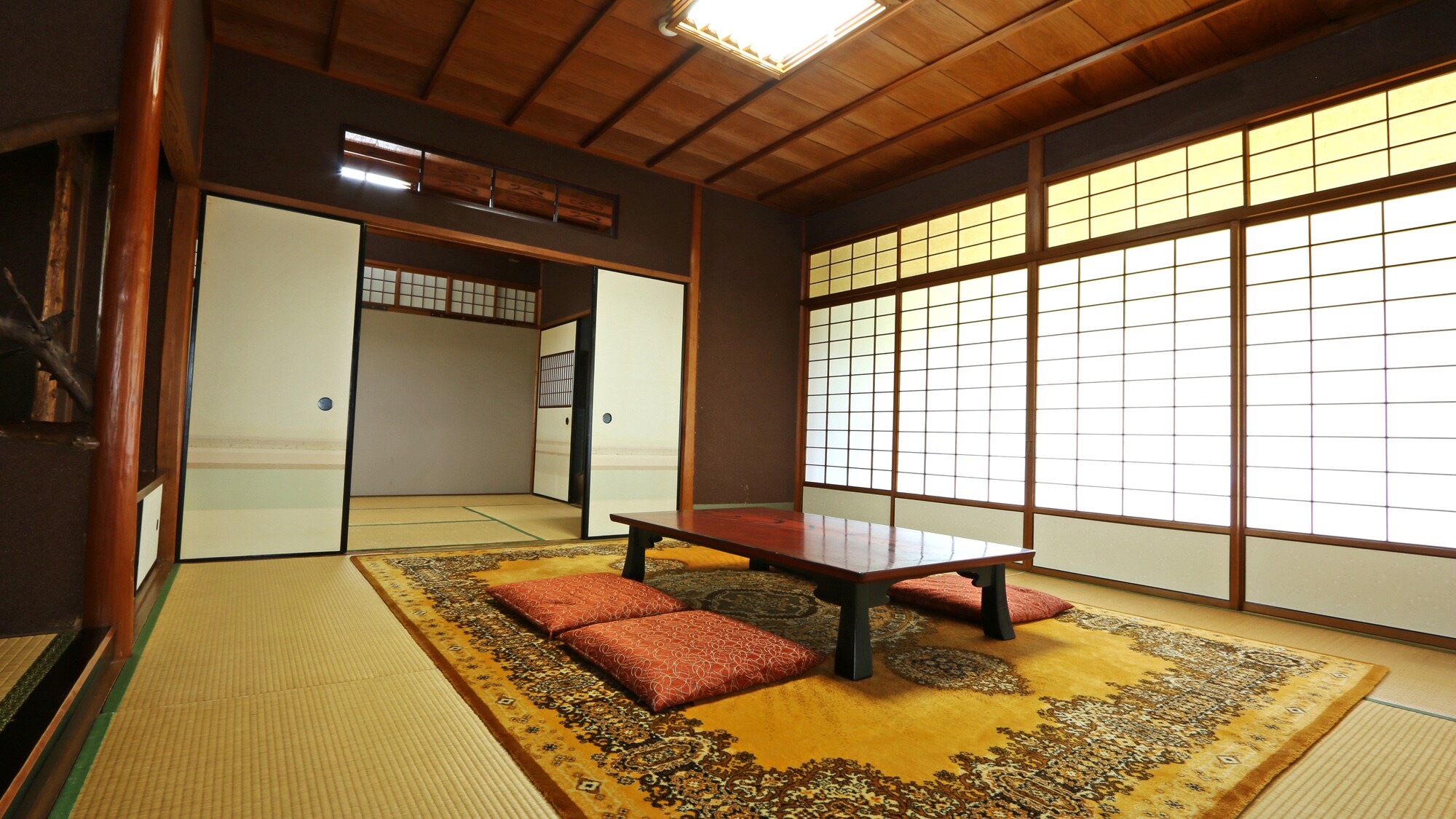 Purely Japanese-style guest rooms with a nostalgic atmosphere