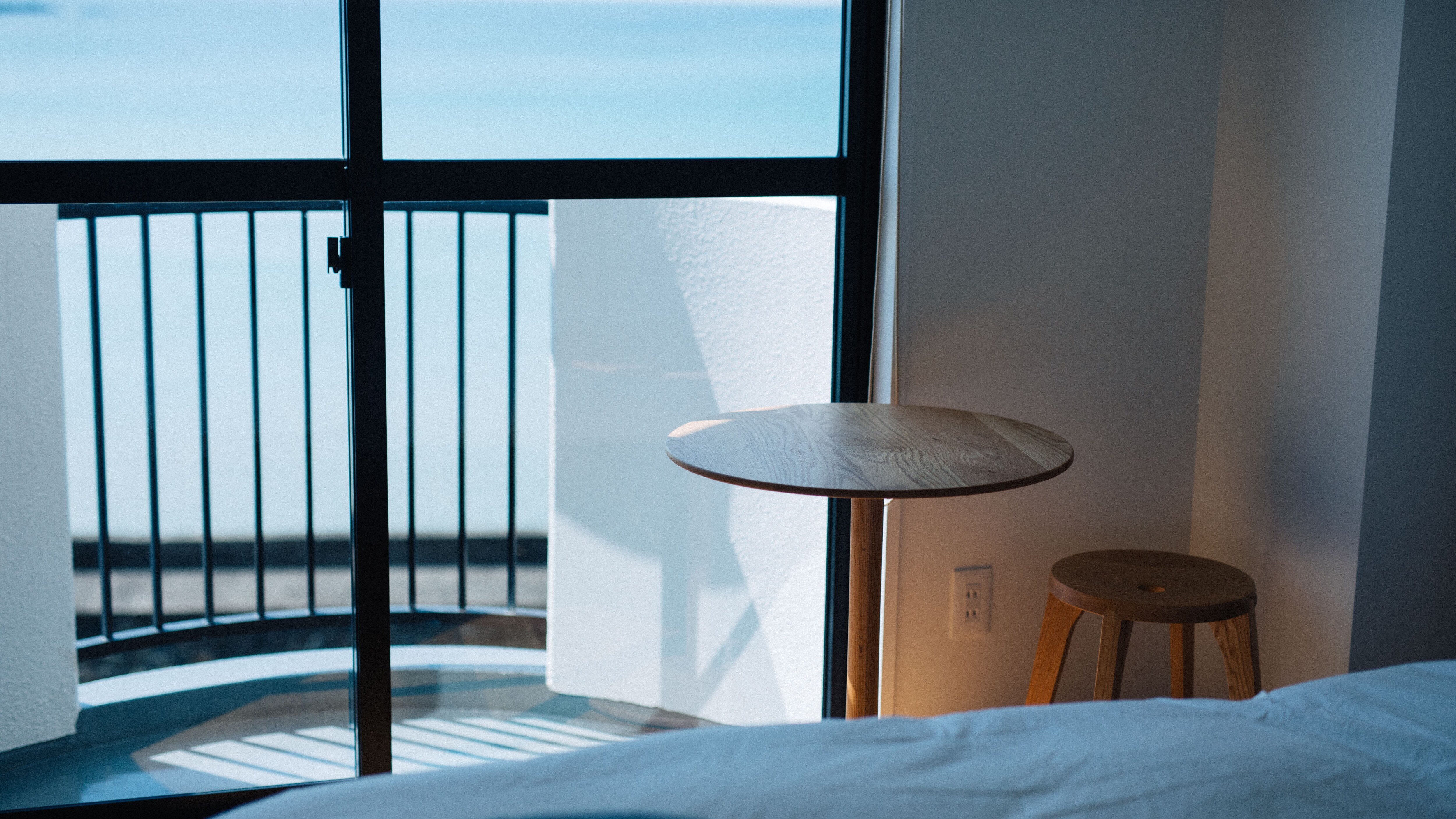 [Twin room] You can see the crystal clear sea from the window of your room.