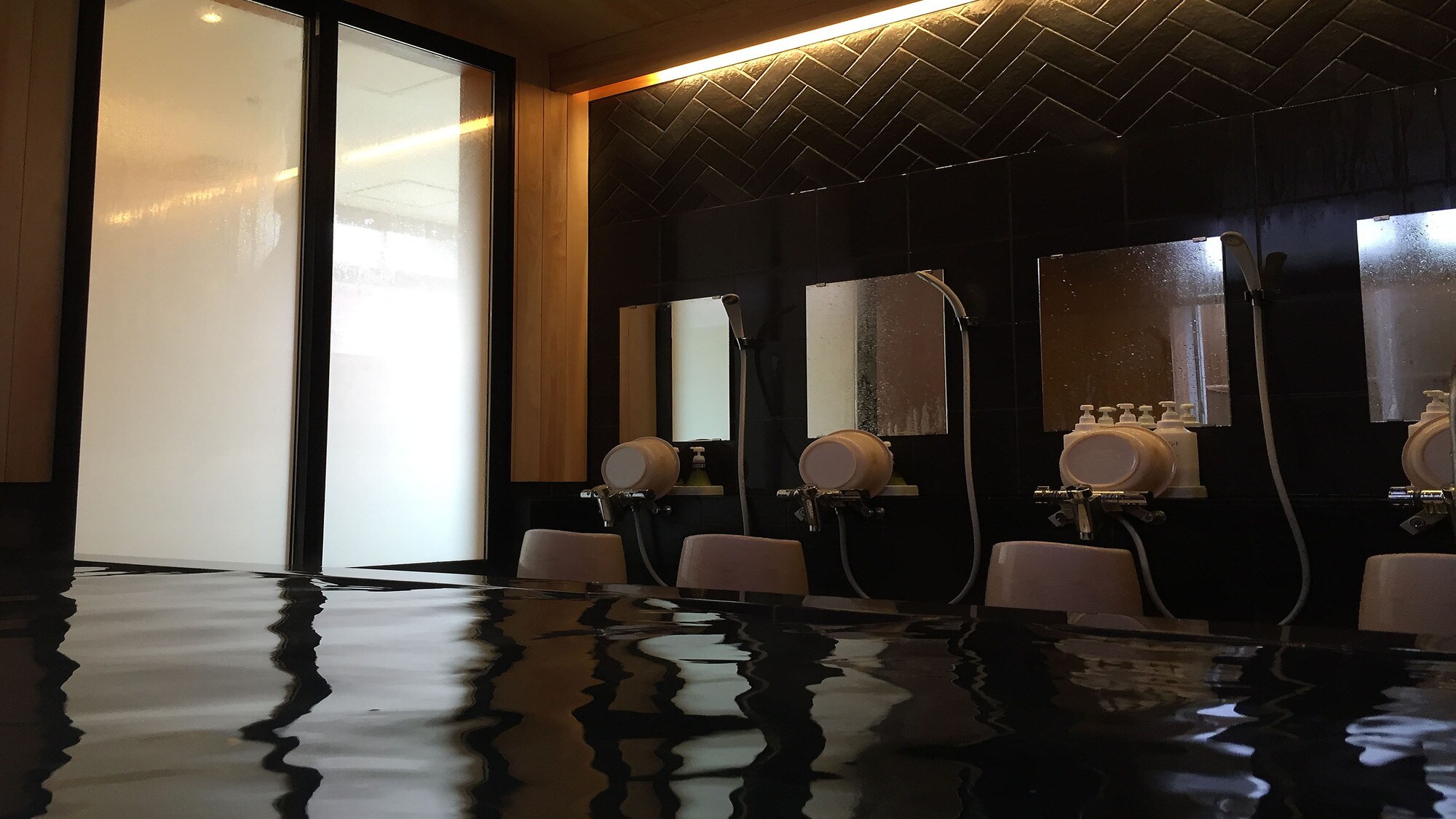 【목욕】 천천히 피로를 풀어주세요. (여름은 16시~22시, 겨울철은 17시~22시)