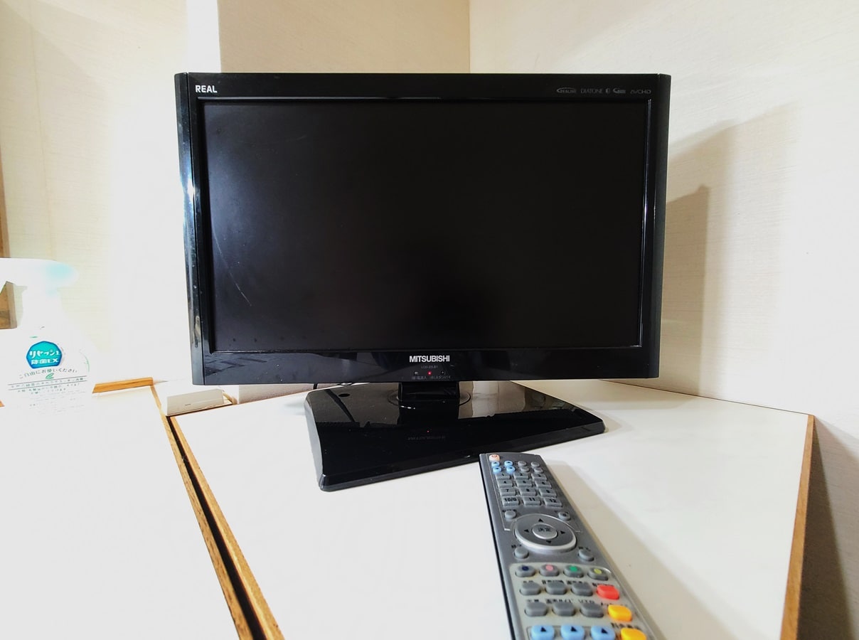 In-room TV (terrestrial digital & amp; BS digital compatible)