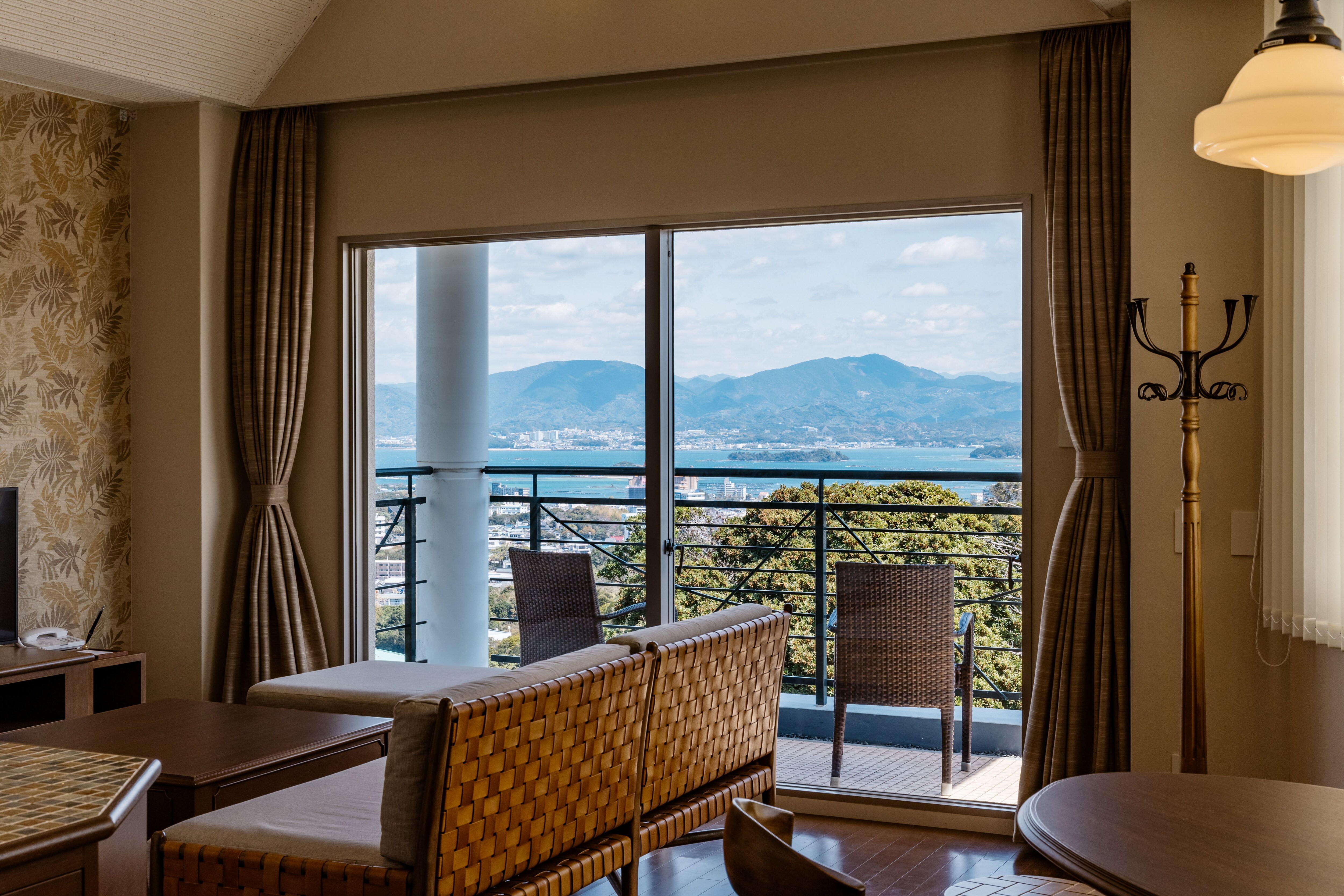 [Lampiran] Lampiran Suite Jepang-Barat S