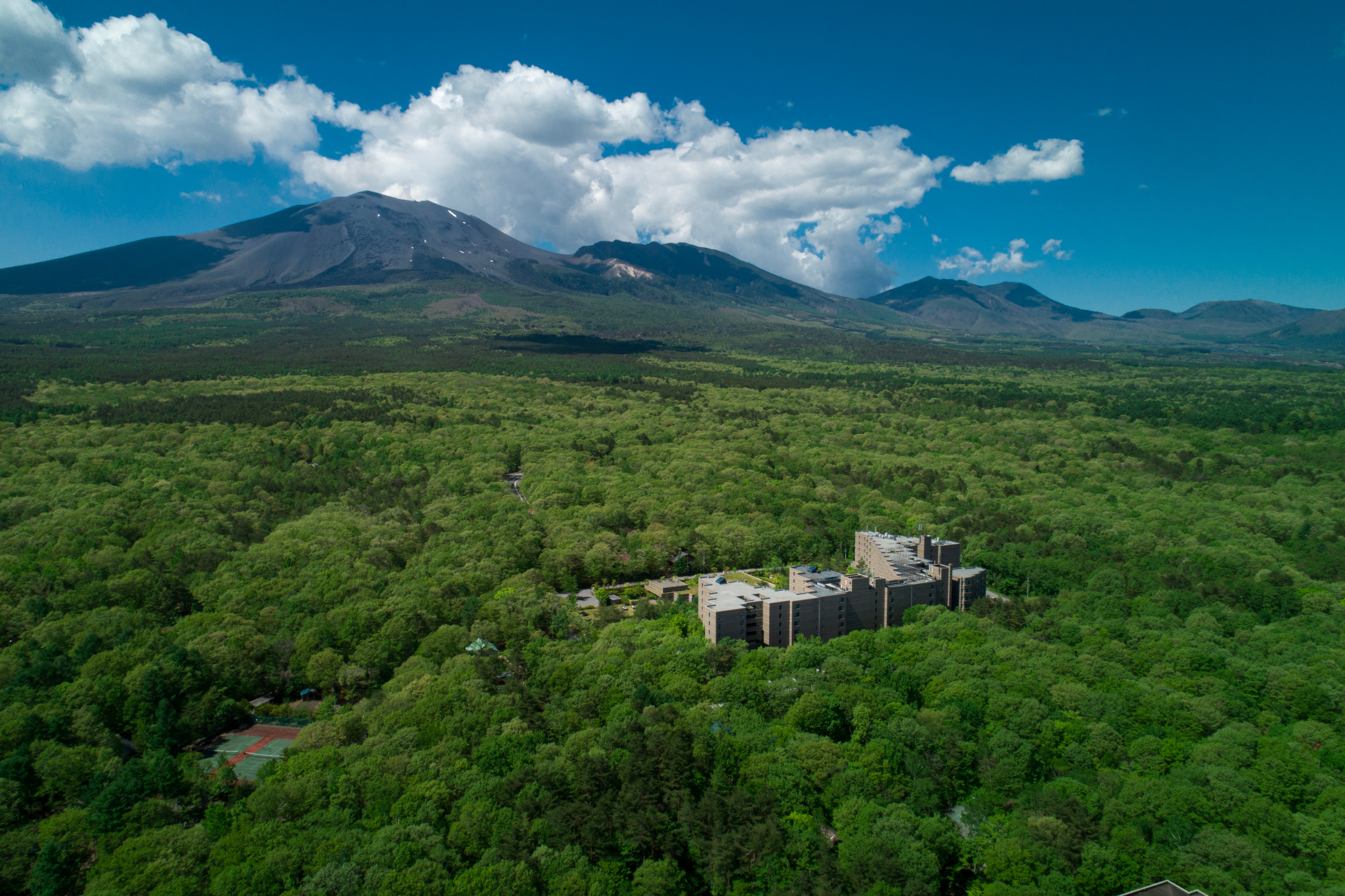 ・ Karuizawa 1130 surrounded by fresh greenery