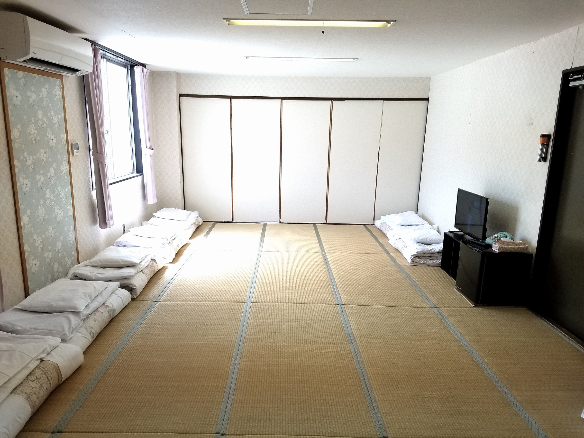 Sebuah aula besar dengan 20 tikar tatami. Direkomendasikan untuk kelompok besar.