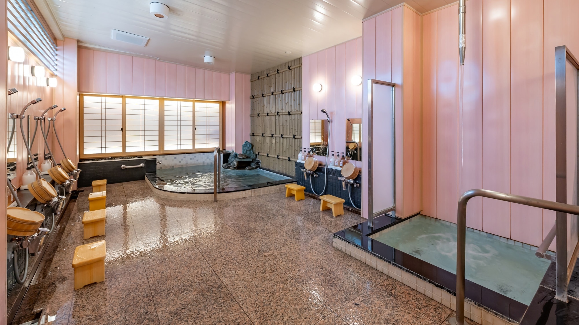 *[Large Public Bath/Women's Bath] This large public bath features a waterfall shower and a bubble bath for a relaxing experience.