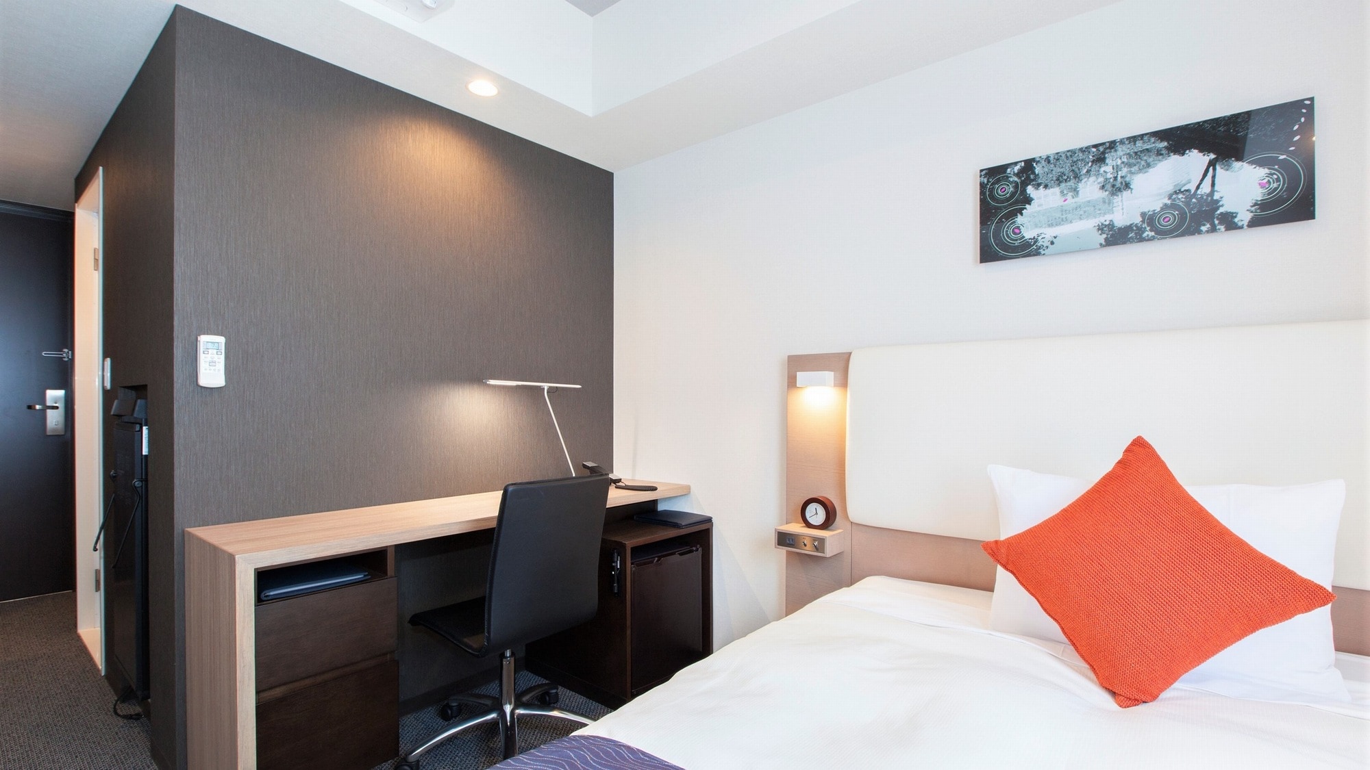 [Comfort Single] A spacious room in our single room. Please stay for consecutive nights more comfortably.