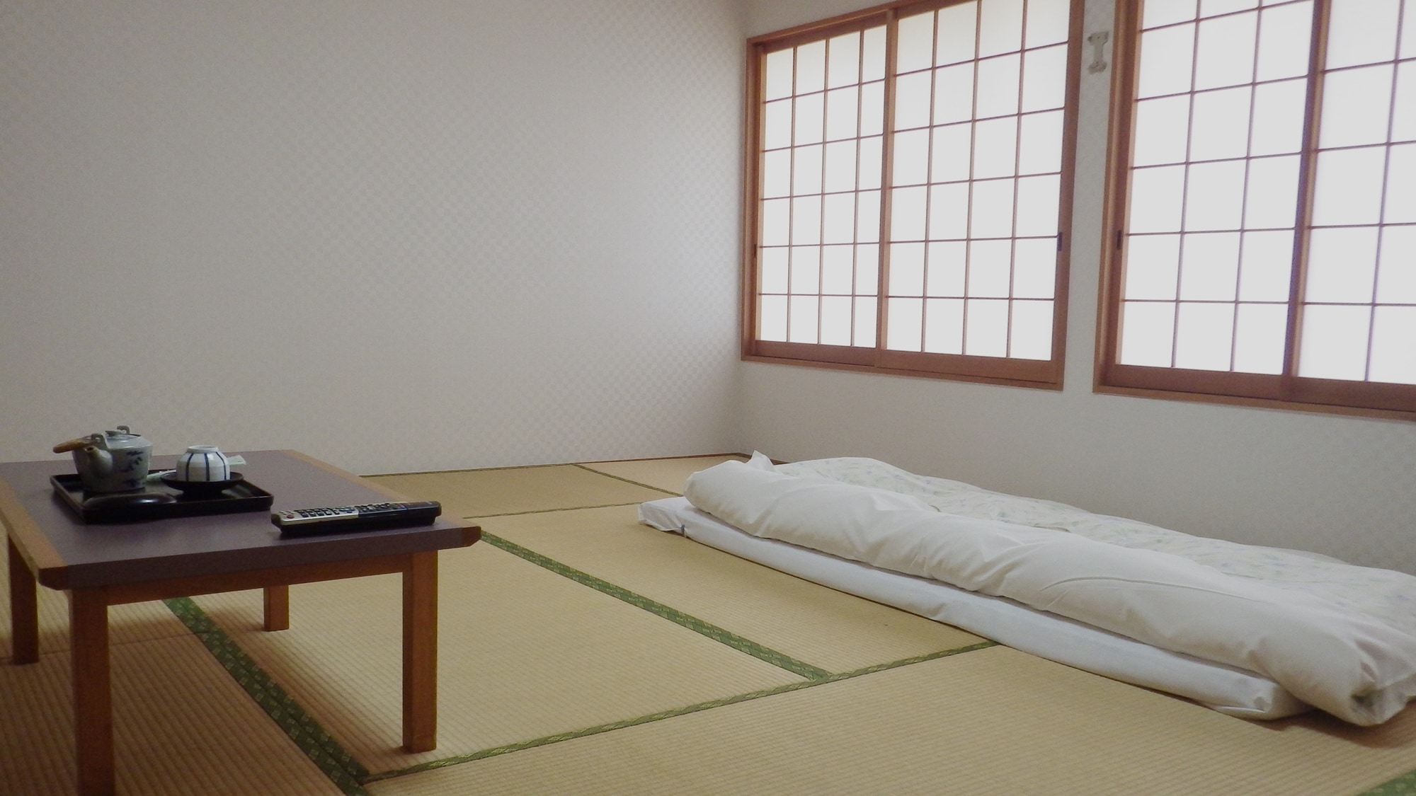 *Please relax in the 10 tatami room. ★Free internet connection ※ PC rental requires a reservation, and both LAN cards are charged.