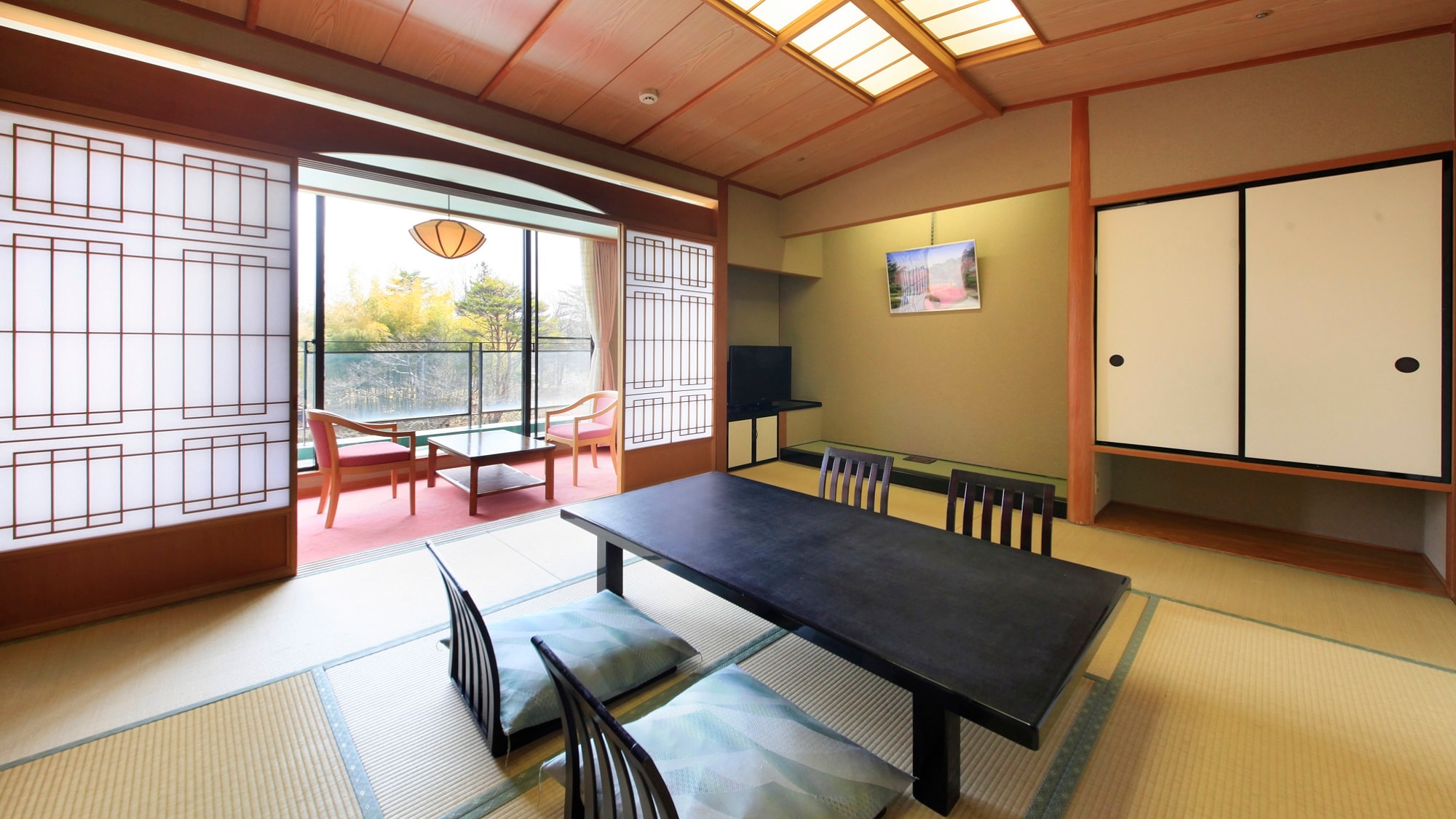 View the proud garden! Japanese-Western style room (10 tatami mats + twin bed)