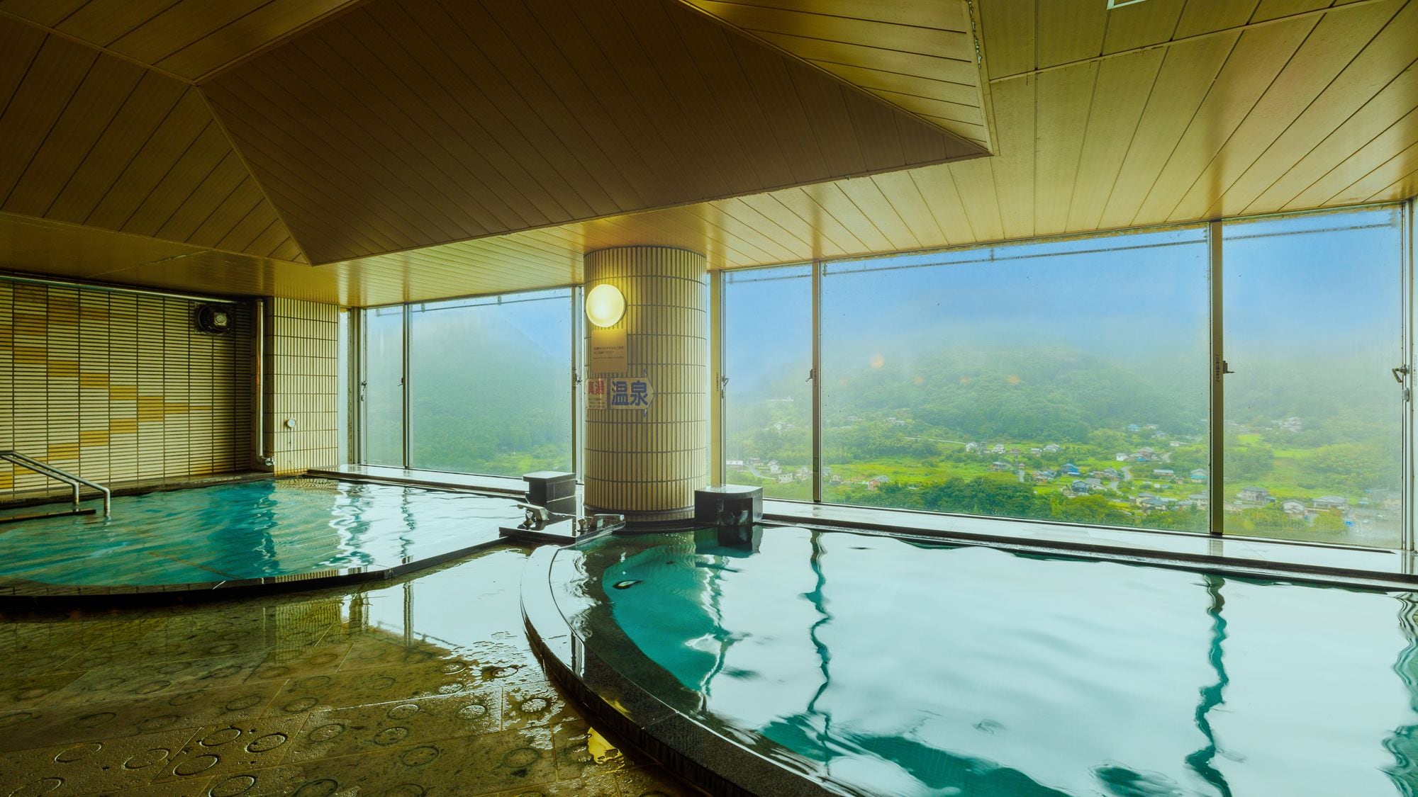 Panoramic large bath