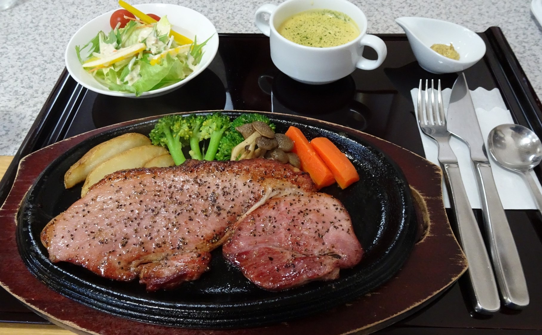 Penuh volume! *Steak Kakureya*300 gram! ! (Contoh makanan)