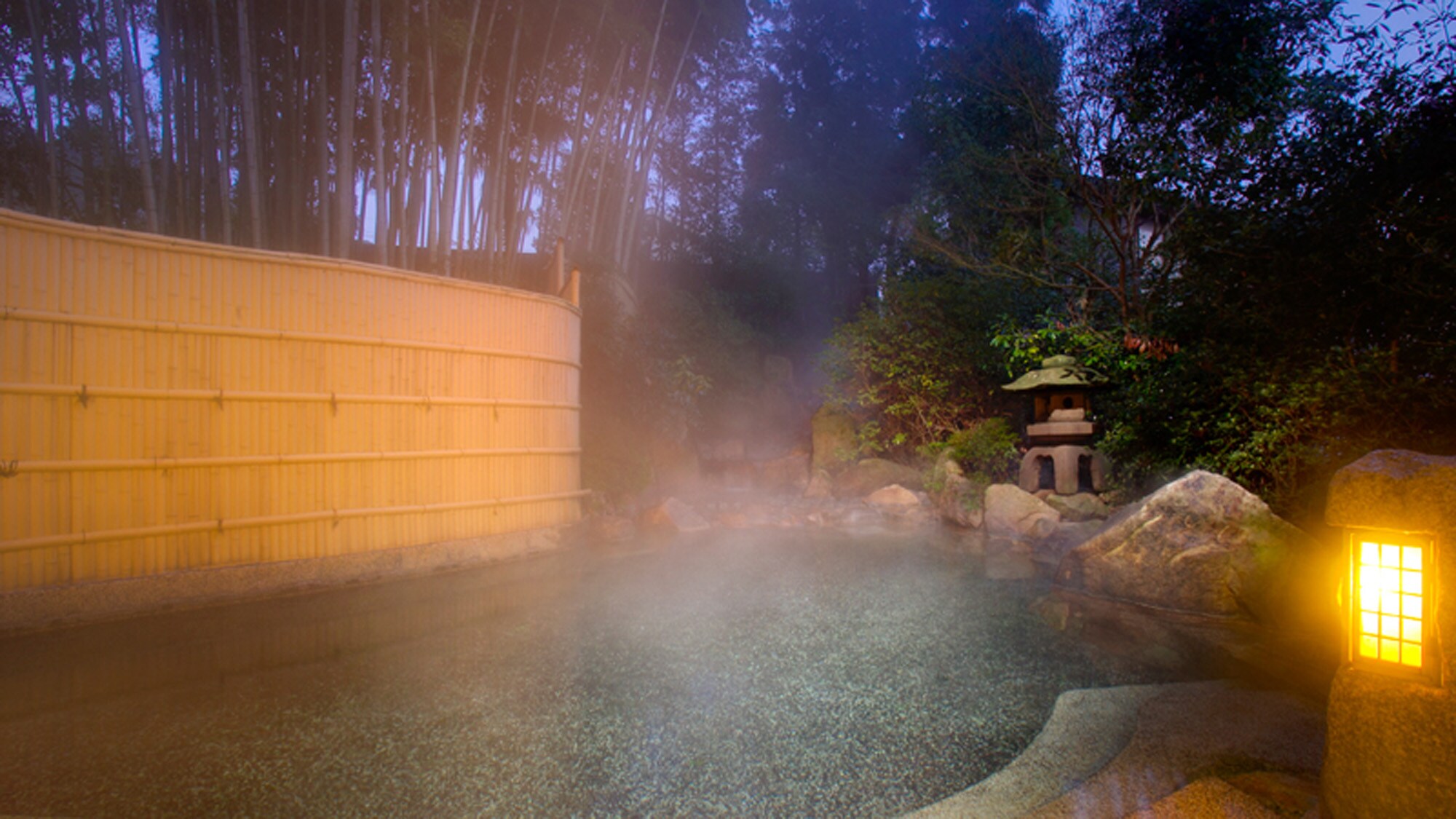 ■ Open-air bath at night
