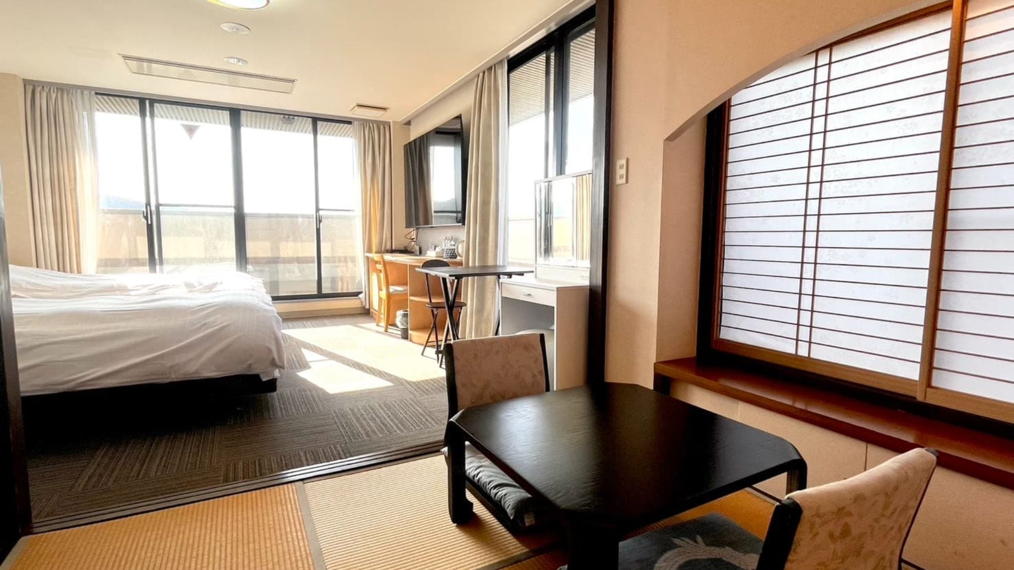 [Phòng Đặc Biệt] Trải nghiệm thư giãn tuyệt đỉnh tại Sun City. Một kỳ nghỉ hạnh phúc đắm chìm trong không gian sang trọng và nội thất tinh tế.