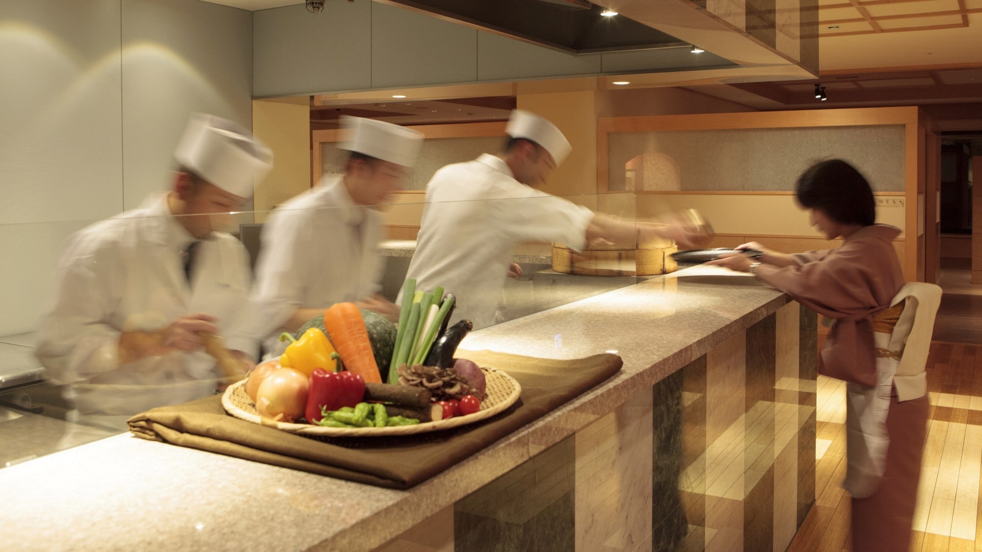 We will prepare freshly prepared dishes in the open kitchen. [Yu no Sato]