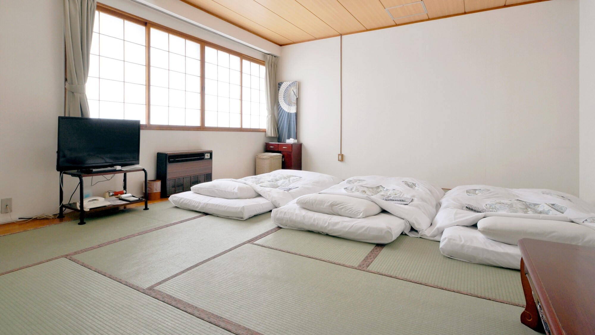 [Japanese-style room 14 tatami mats] Please relax and heal the tiredness of your trip in a gentle tatami room.