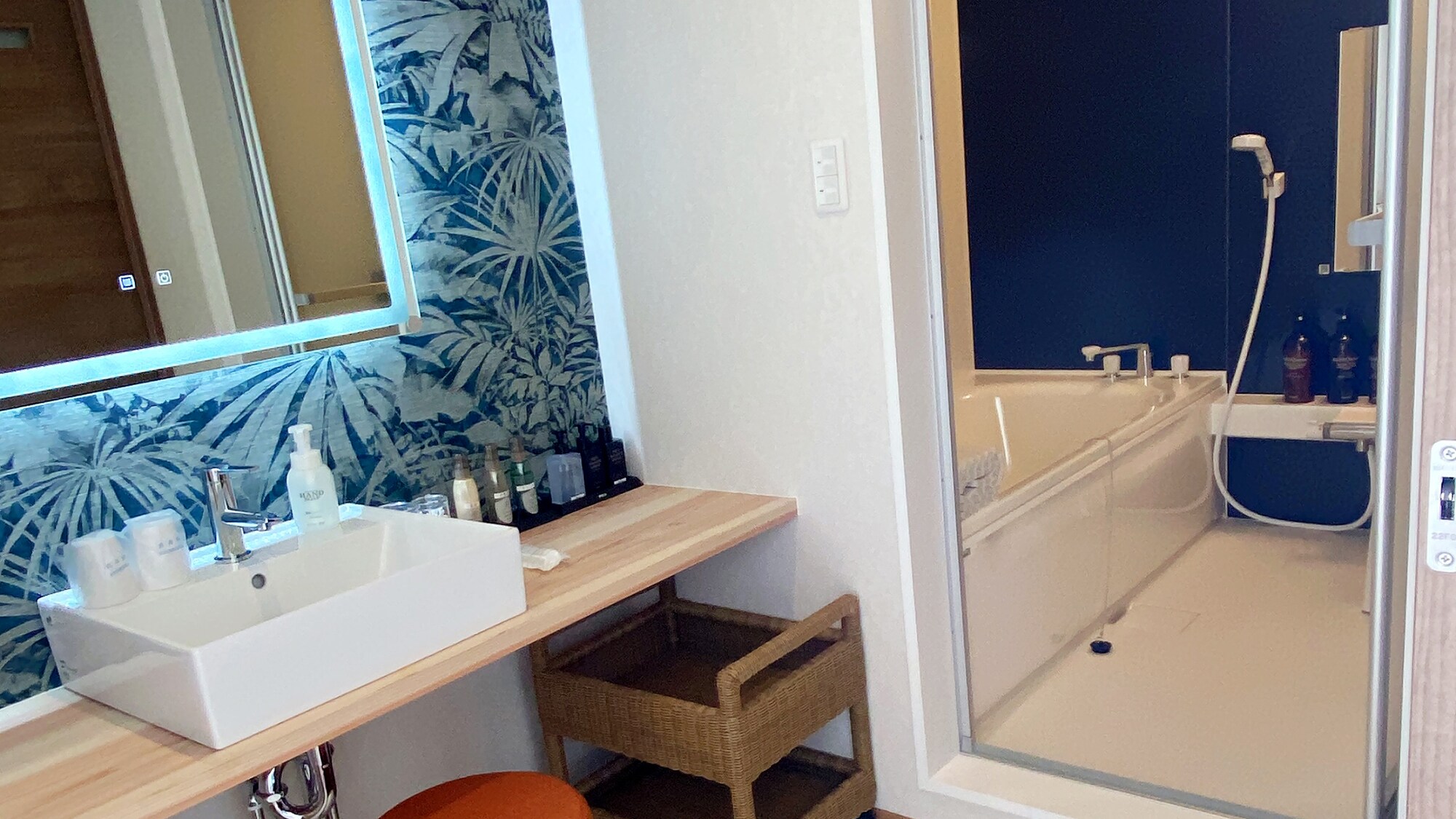 [Stylish DX Twin] [Washstand & Bathroom]