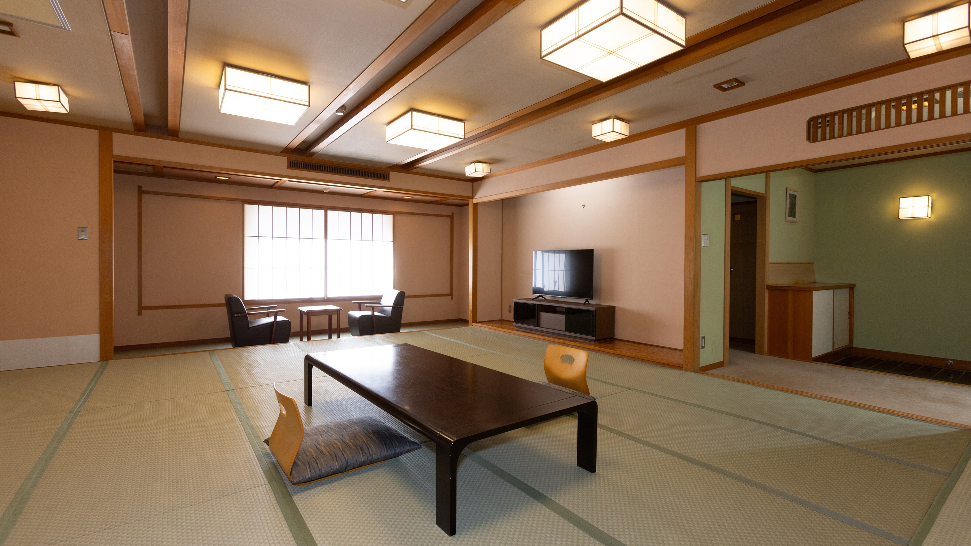 [Large Japanese-style room]