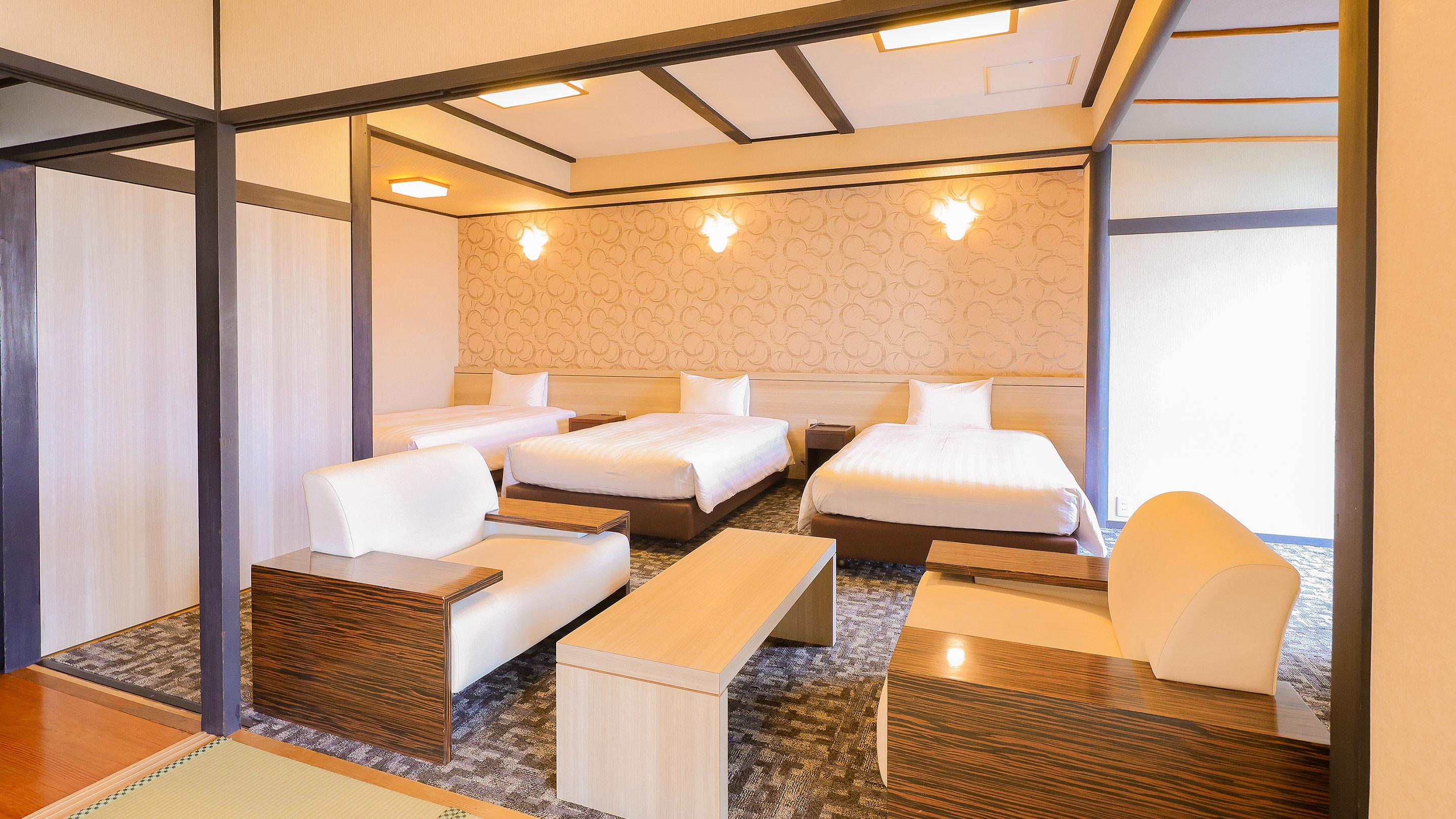 [Non-smoking] Superior Japanese-Western room with triple indoor bath (city side) *Illustration