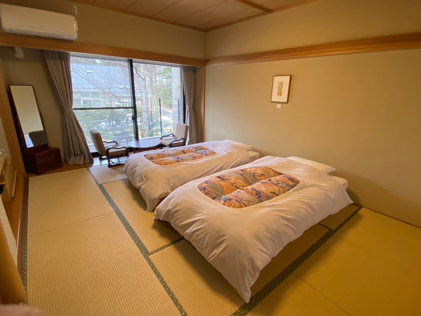 Japanese-Western style room, 10 tatami mats (1-3 people)