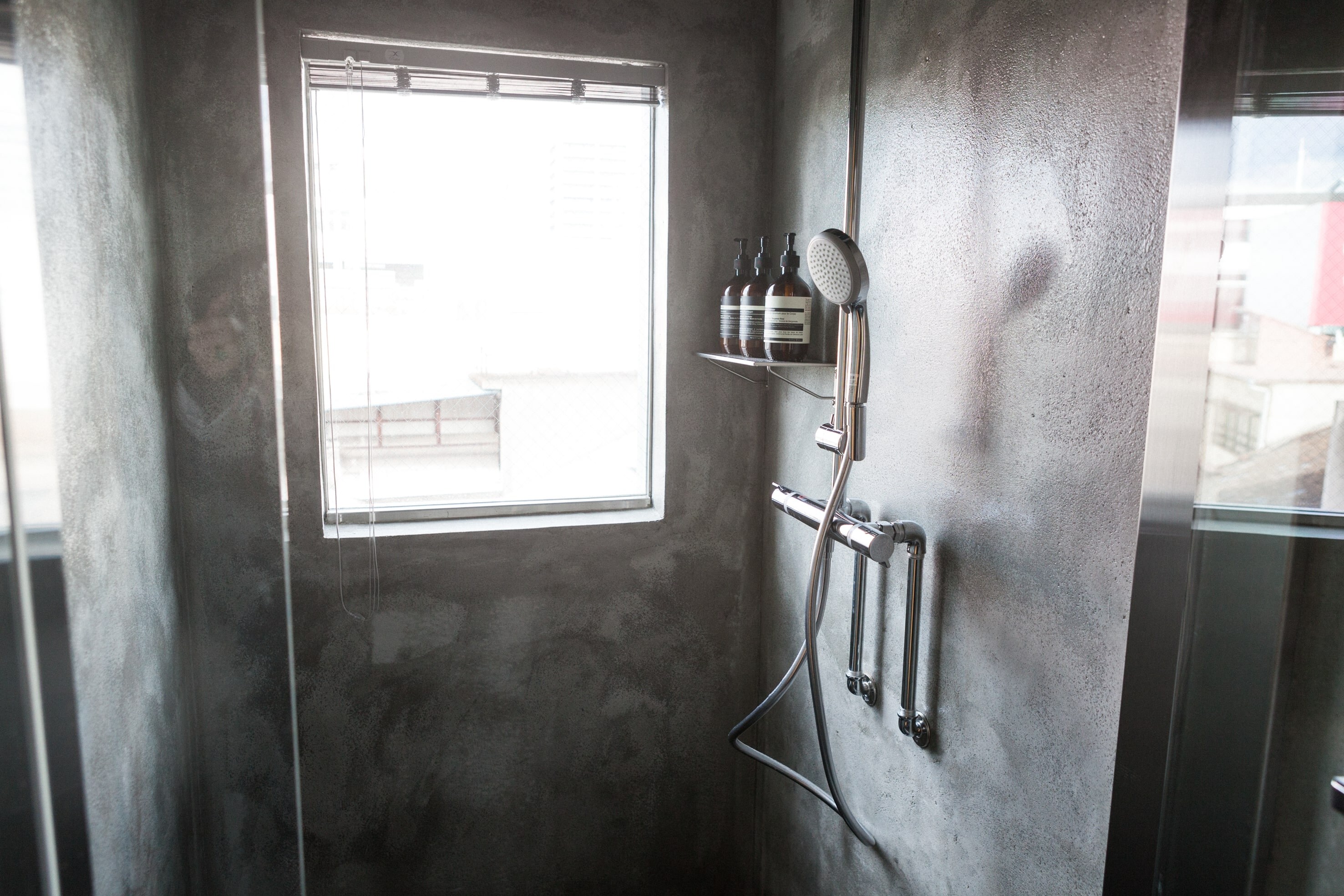 4th floor shower room