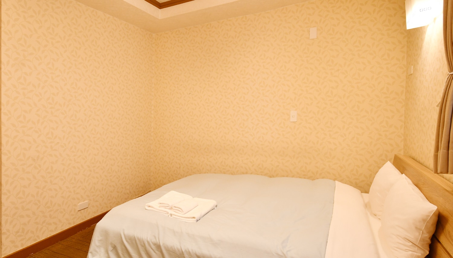An example of a non-smoking double room