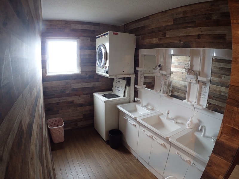 Shared washbasin by gender