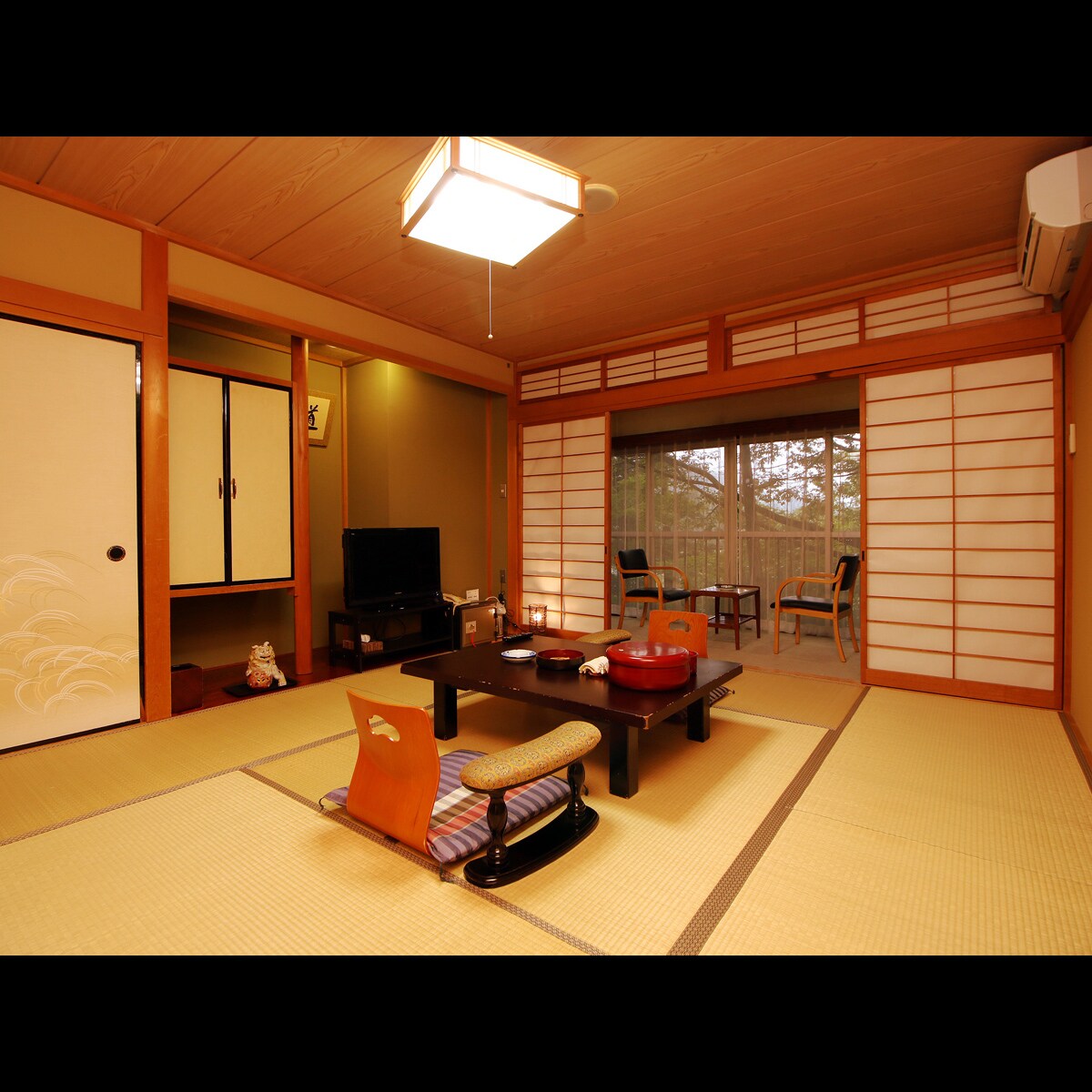 [Kamar standar bergaya Jepang] Ini adalah kamar standar hotel kami. 8 tikar tatami + beranda + toilet dan wastafel