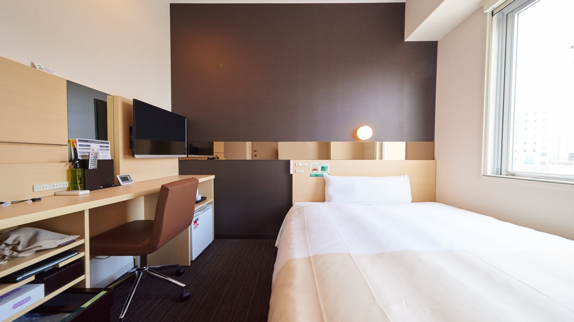 150 公分寬的床和中等硬度的墊子，讓您睡個好覺