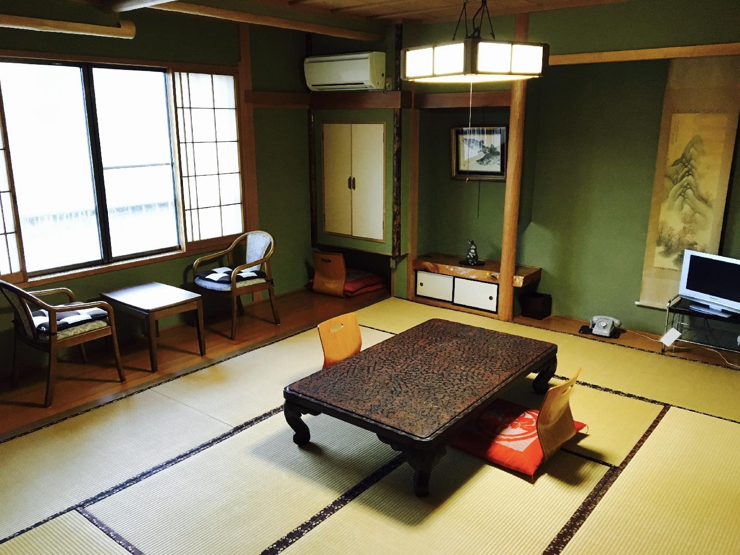 Japanese-style room (10 tatami mats) with toilet