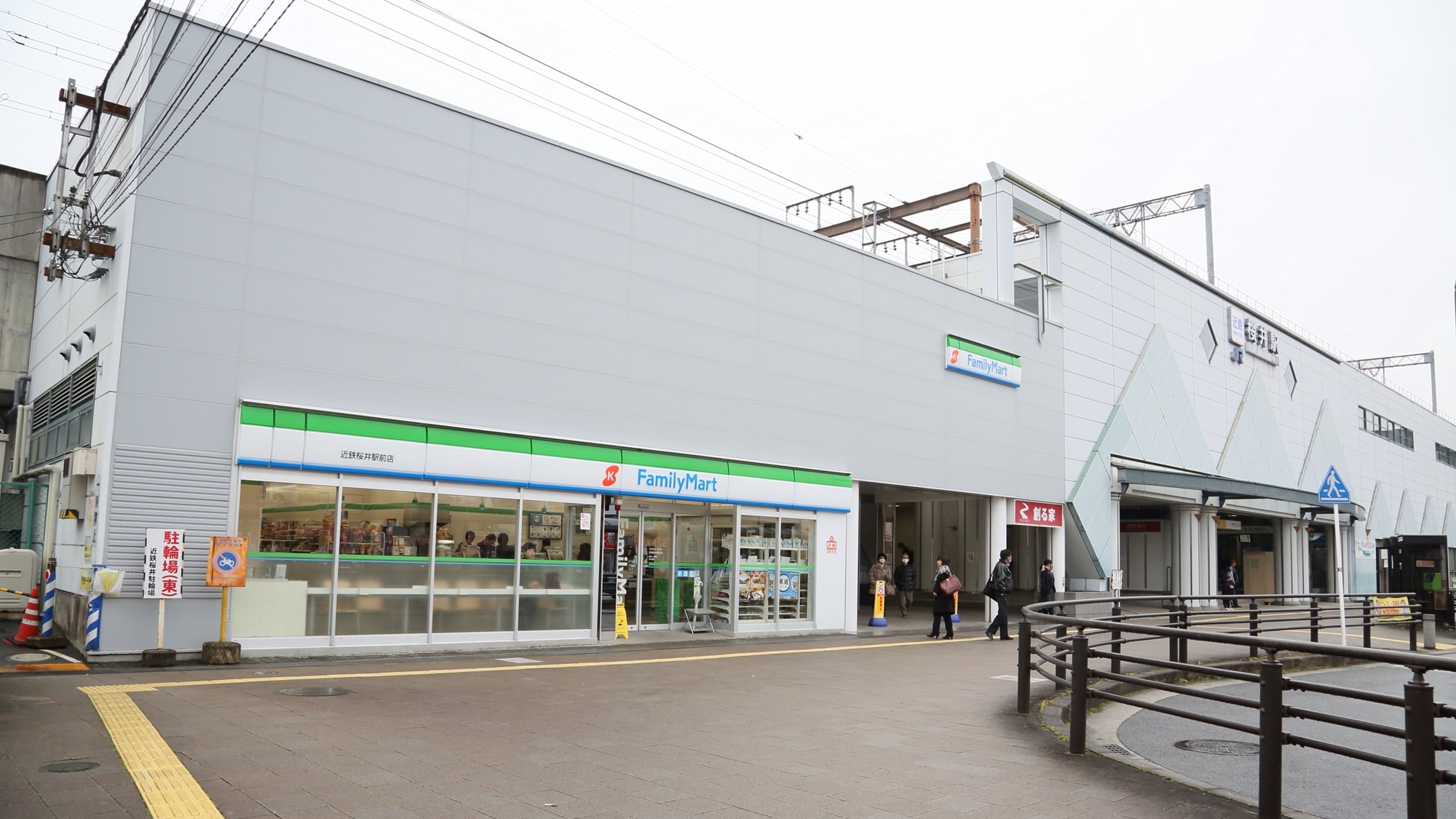 *[Surroundings (near Sakurai Station)] There is a Family Mart.