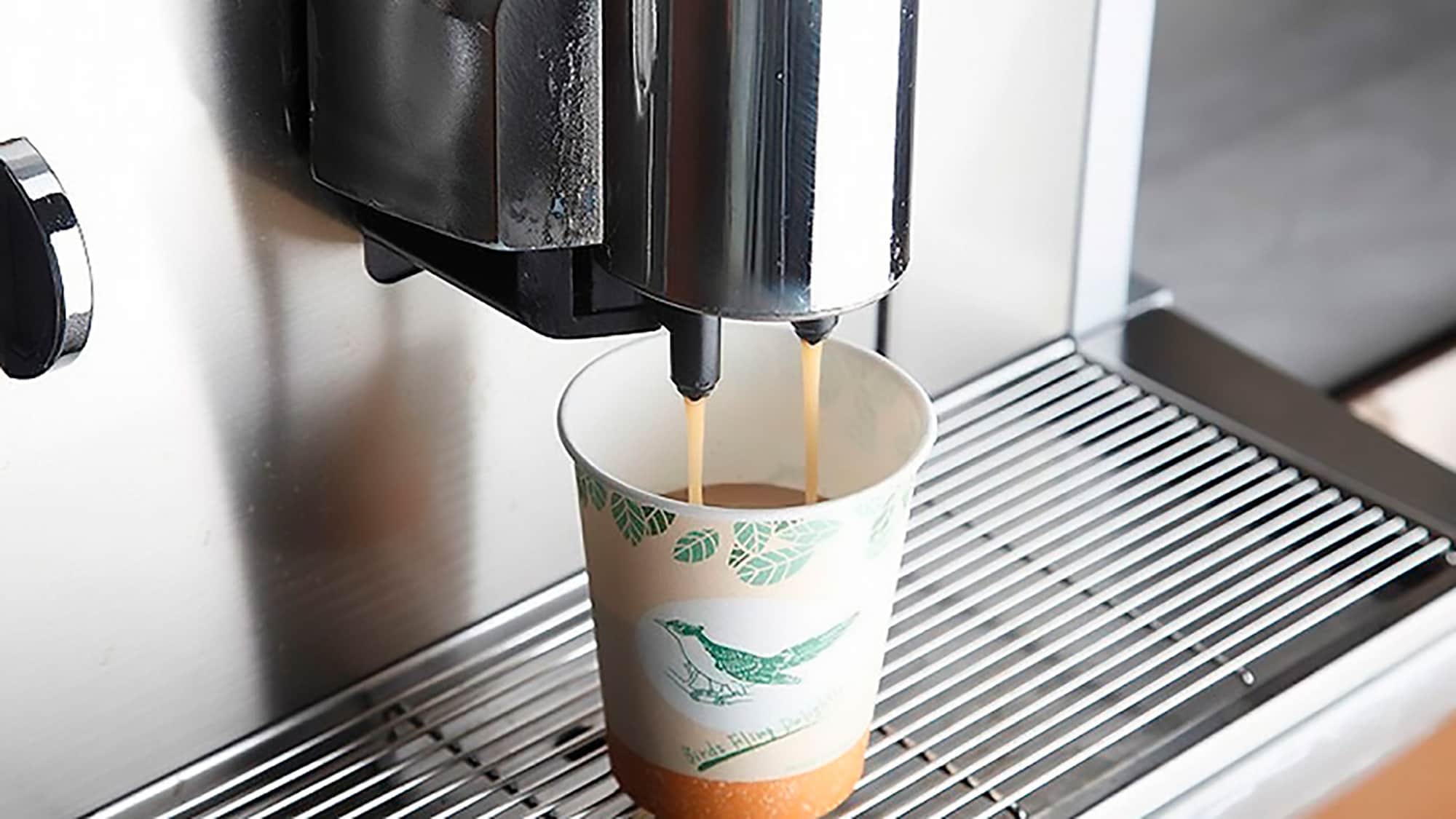 [Welcome drink service] Freshly ground coffee is available