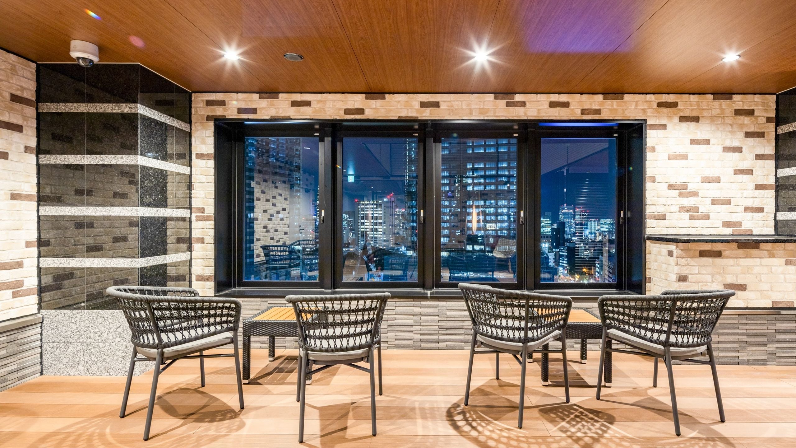 Observation Lounge (night)