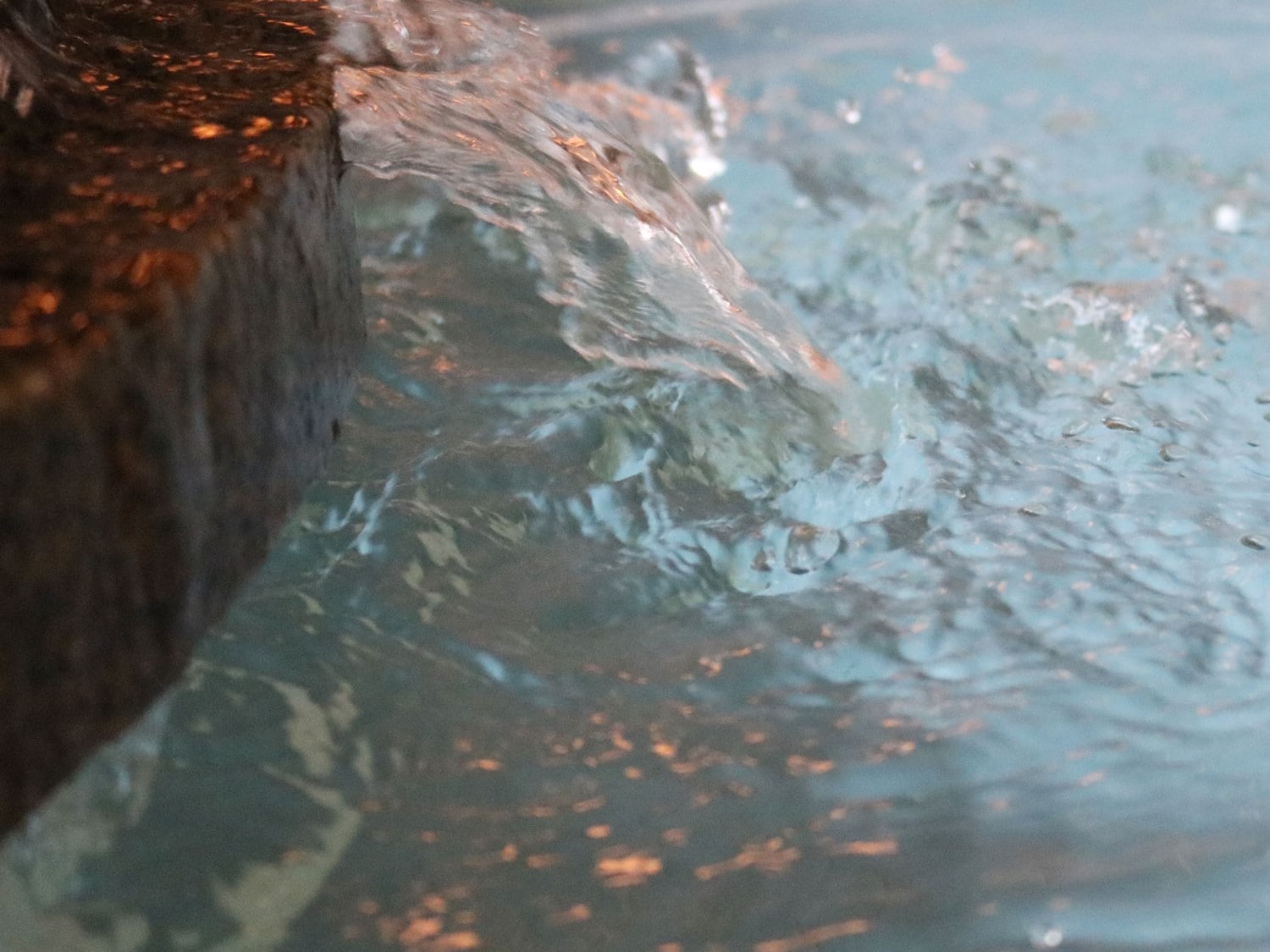 Nhà tắm công cộng lớn này sẽ chuyển sang bồn tắm thảo dược vào mỗi mùa. Hãy thoải mái thư giãn theo tâm trạng của bạn.