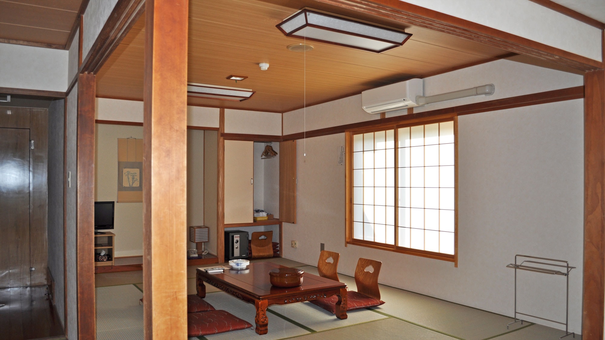 【本館日式房間 12張榻榻米】寬敞且氣氛輕鬆的房間。