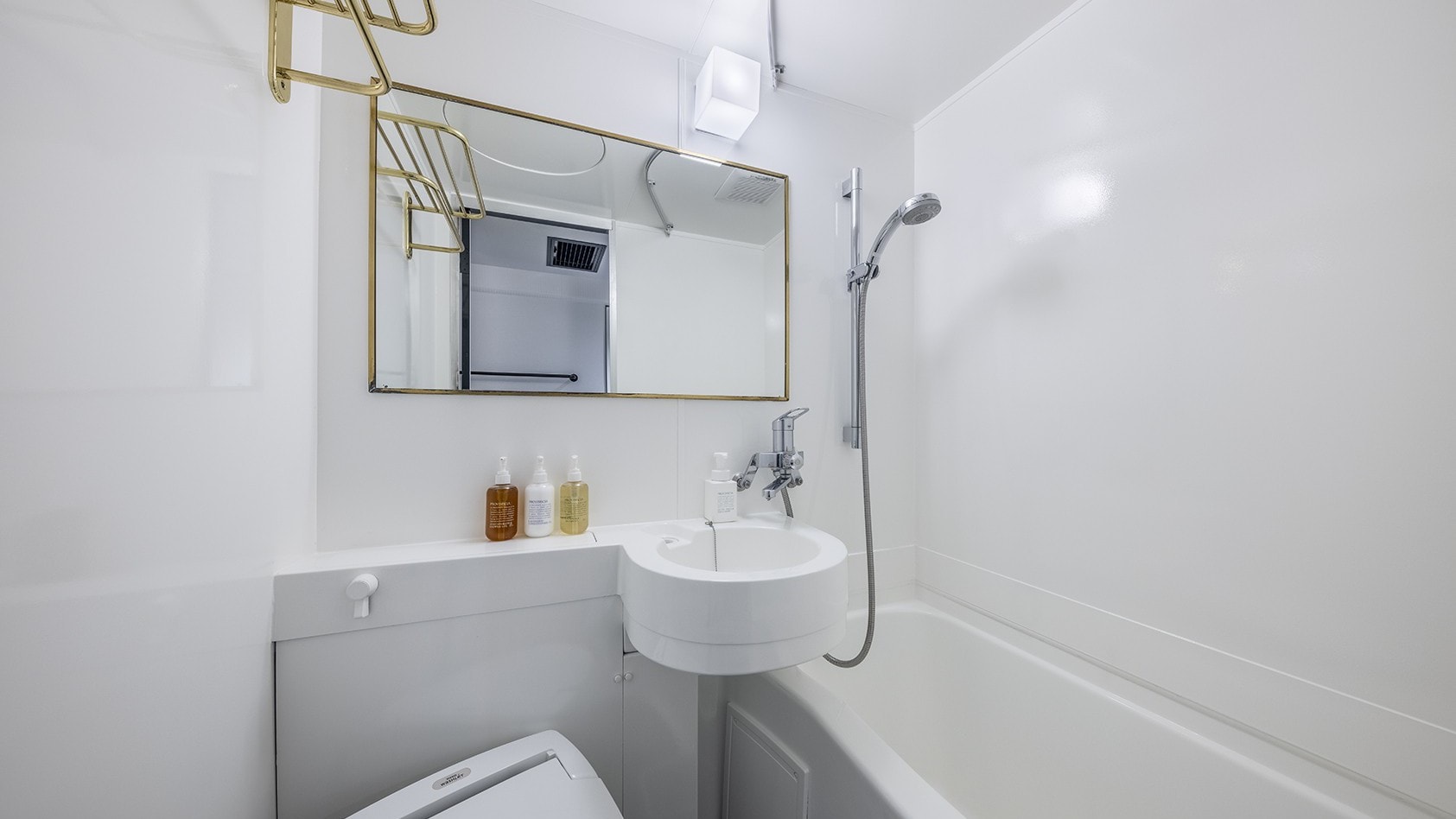 Standard room unit bath