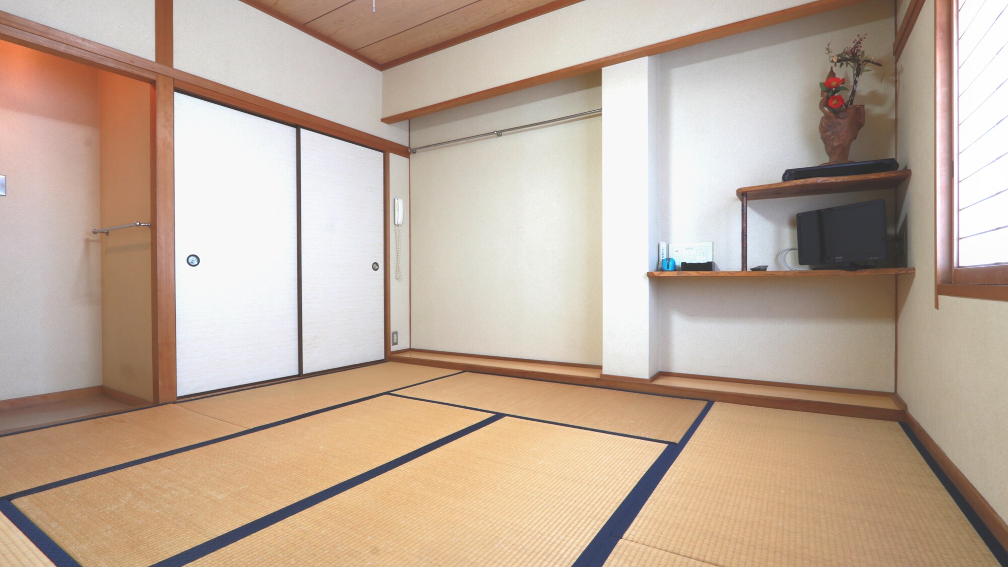 [Simple Japanese-style room (8 tatami mats)] Room 2