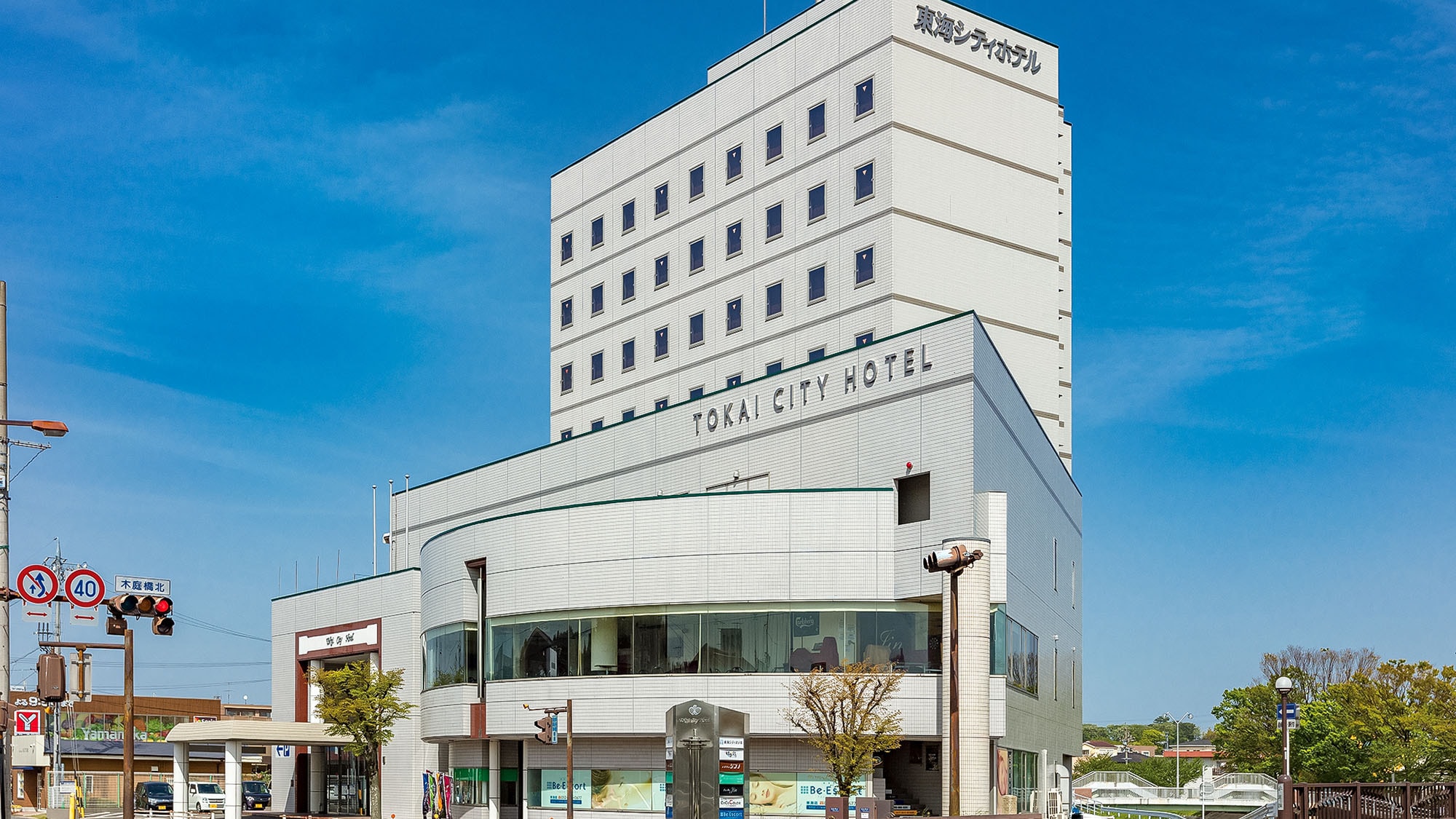 ・Hotel exterior: An 8-story white building