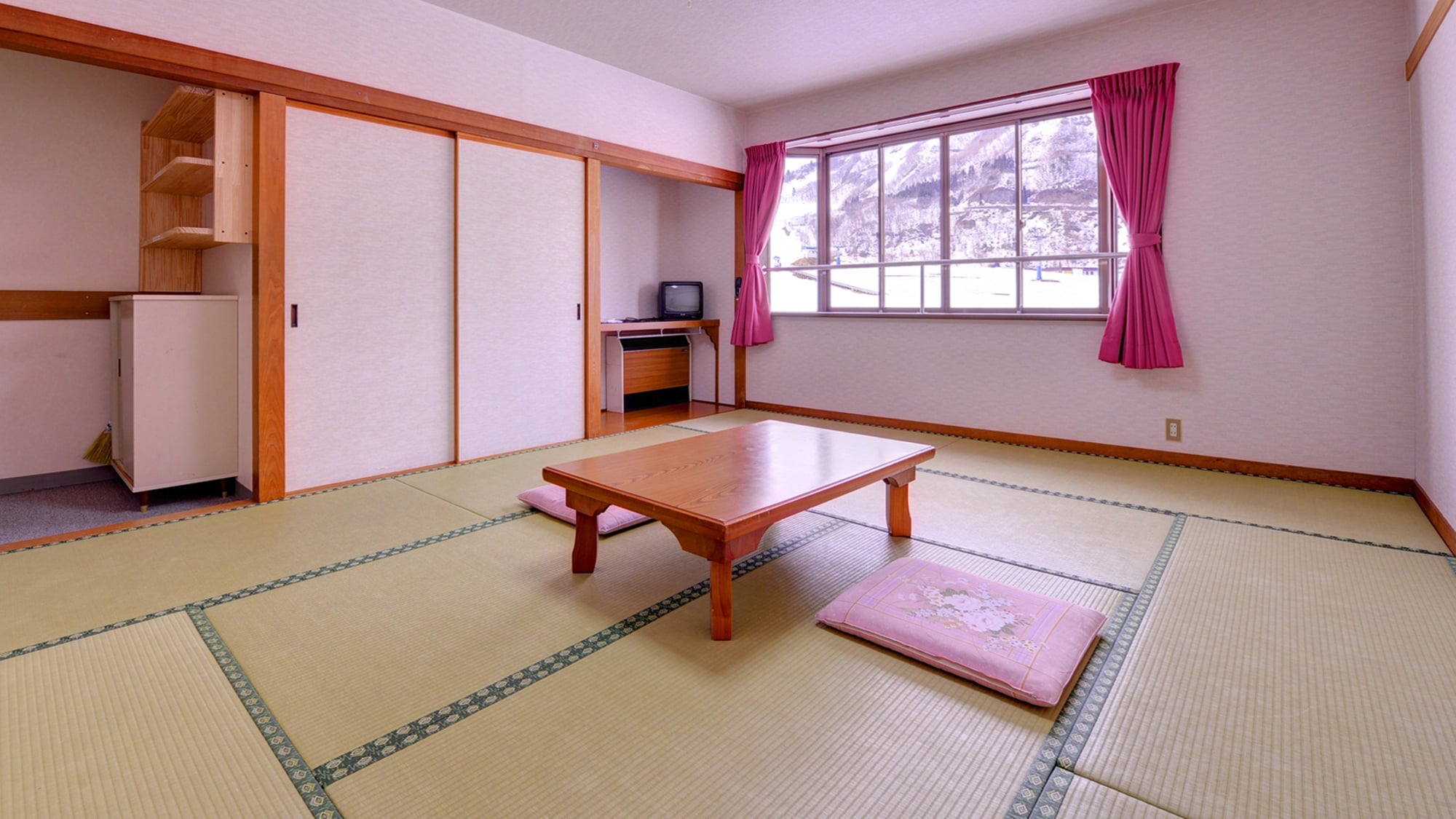 * Japanese-style room 10 tatami mats (example of guest room)