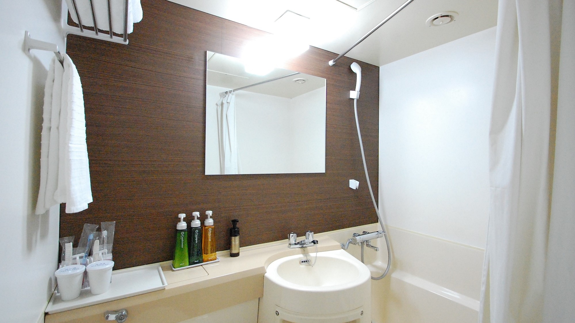 Unit bath 3: "All rooms equipped with hot water washing function"
