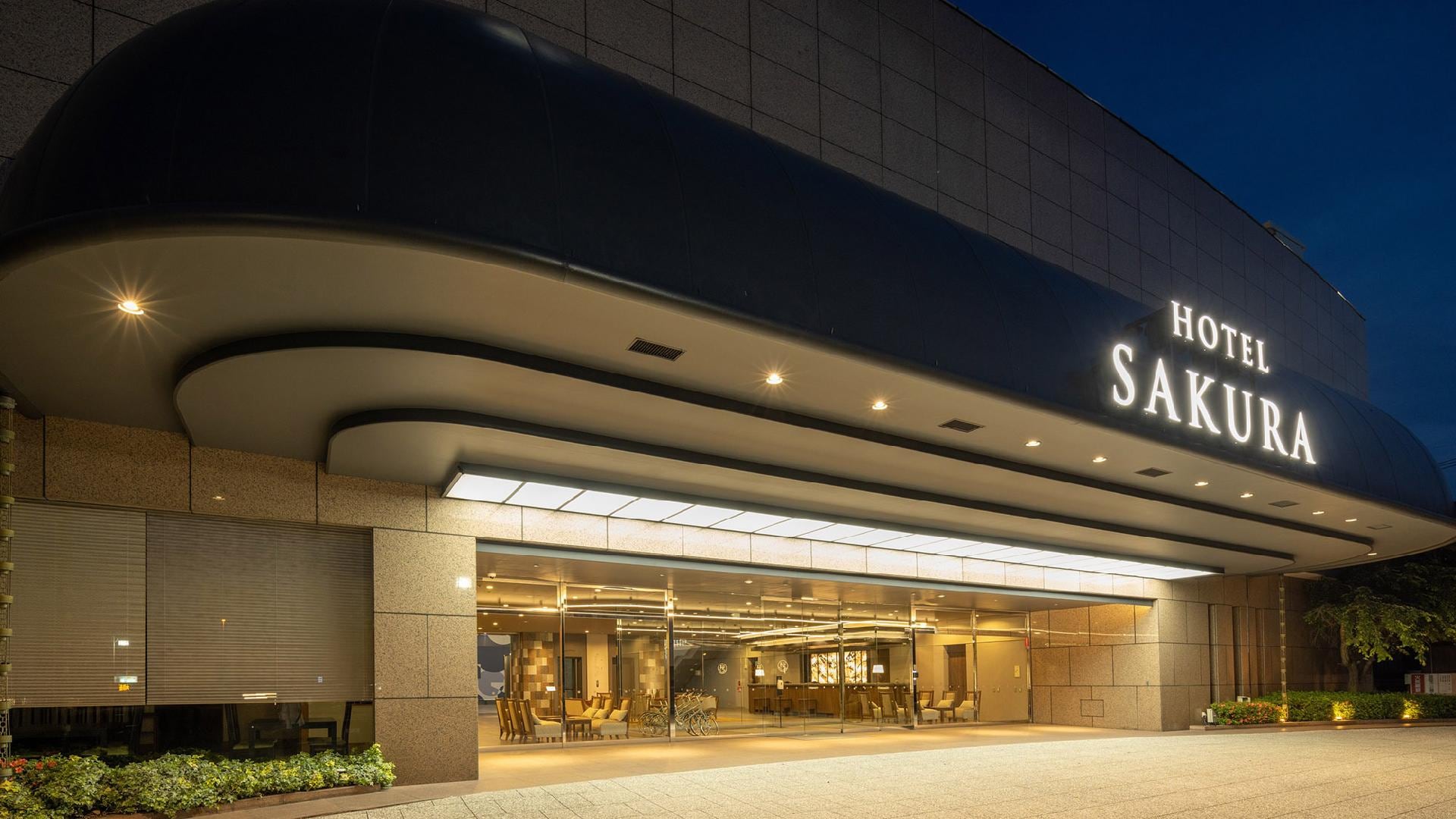 Hotel exterior <night>