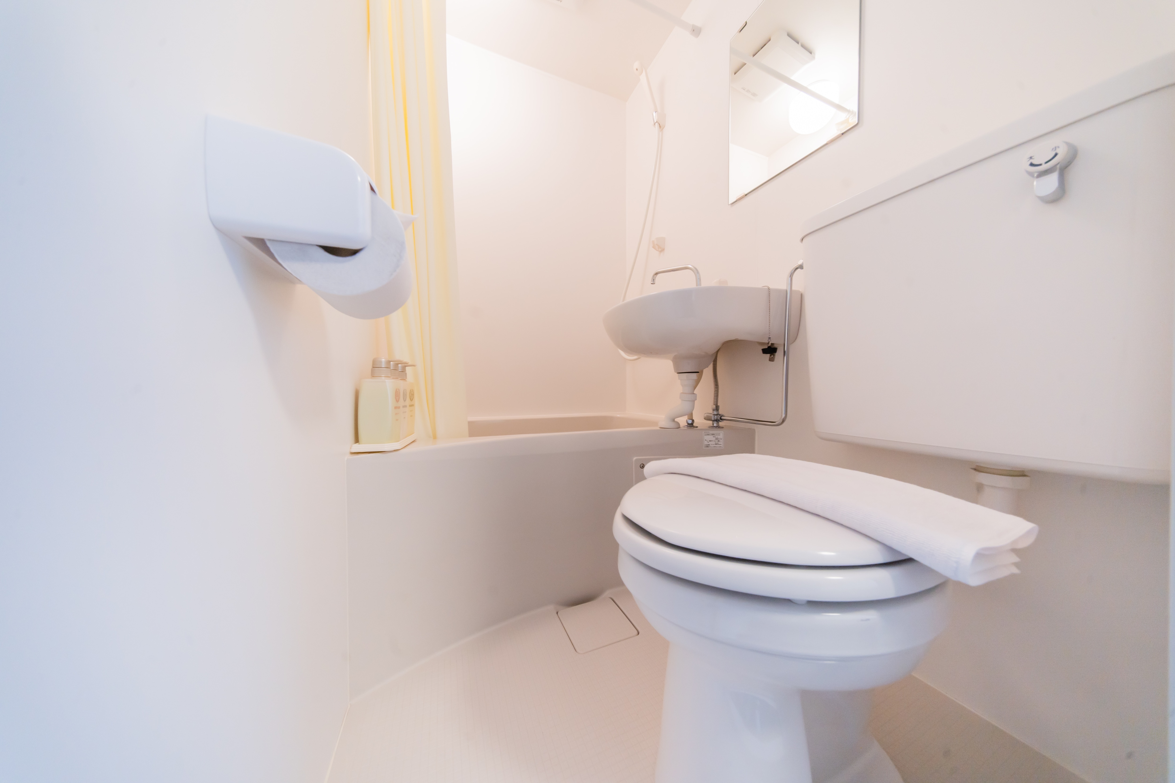 [1 semi-double bed/with bathroom and toilet] For 1-2 people