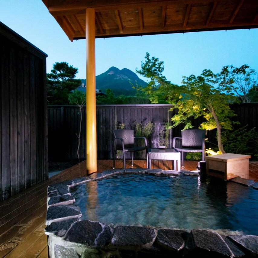 ■ Omo- ■ 远离所有房间的露天浴池，您可以一边感受由布院的微风一边享受