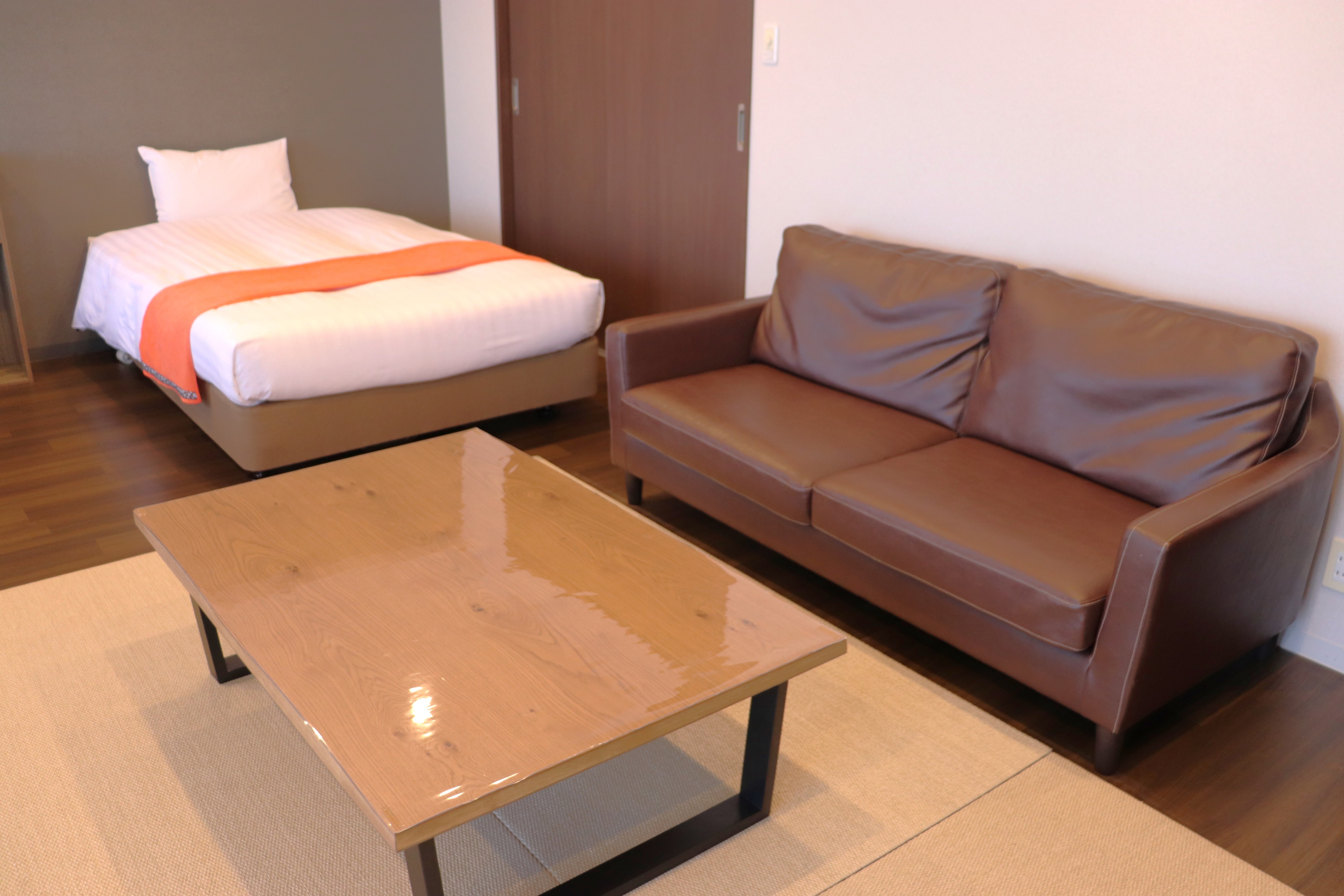 Japanese and Western style (sofa)