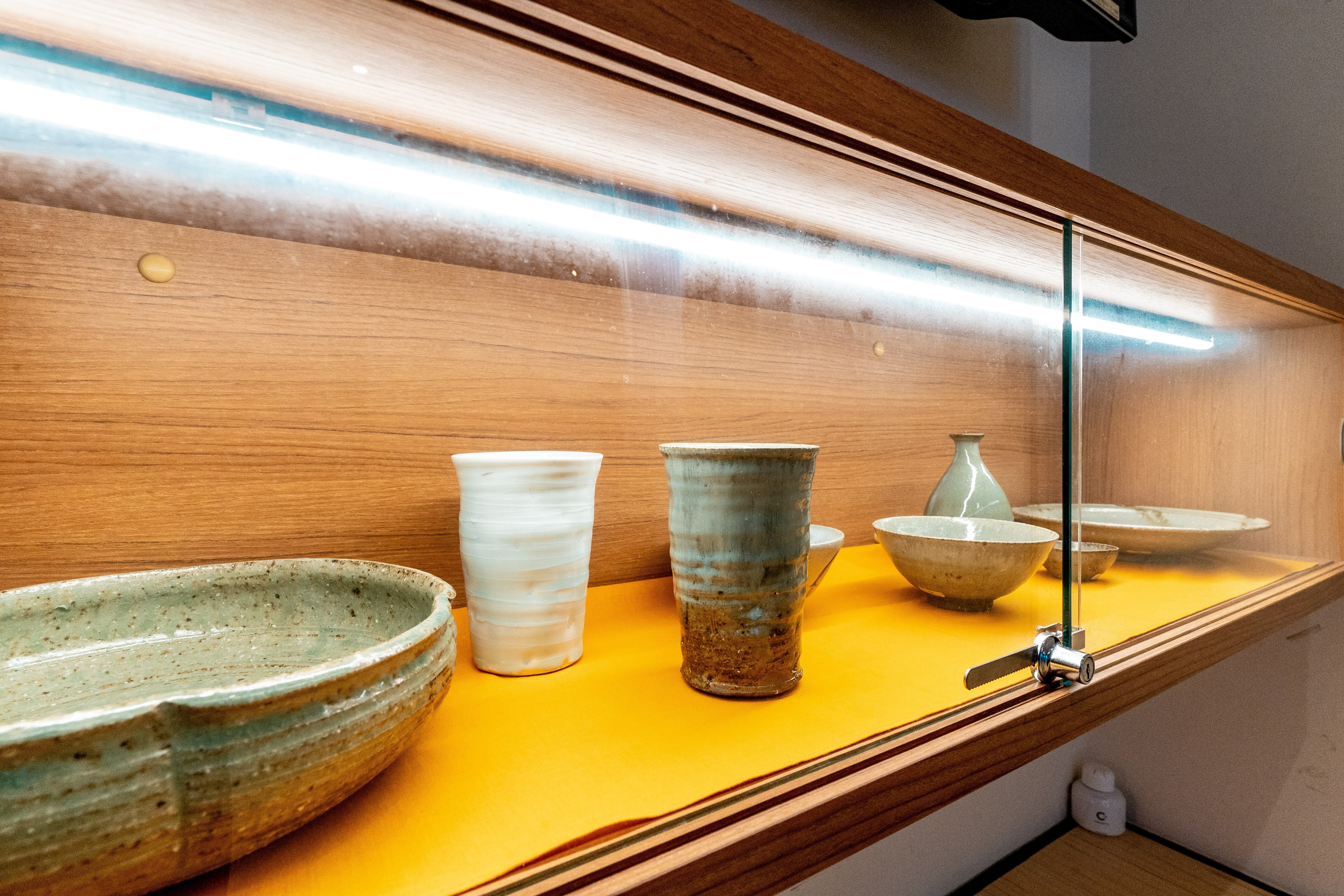 Kiyomizu ware pieces on display in the living room