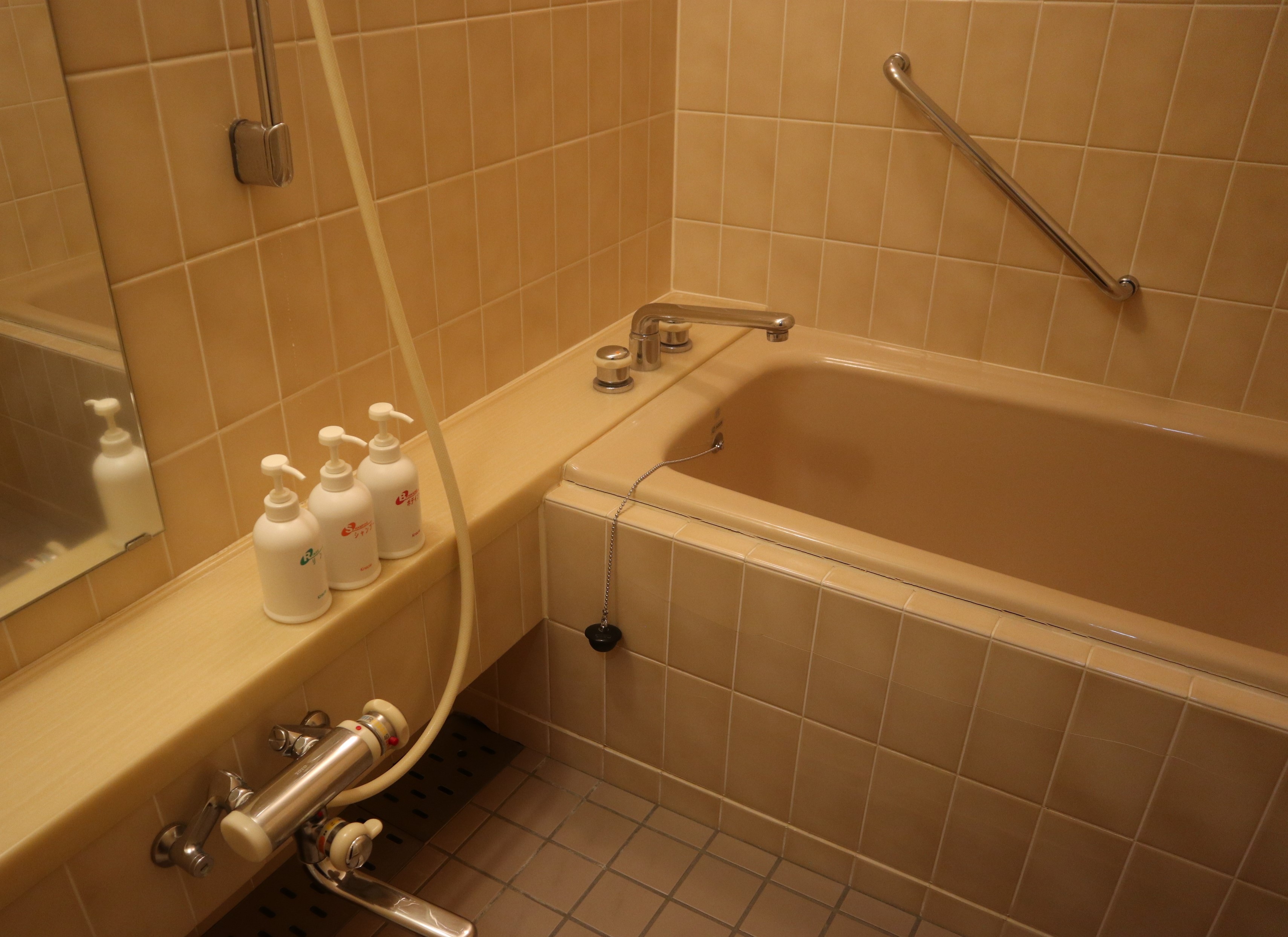 Japanese-style bathtub