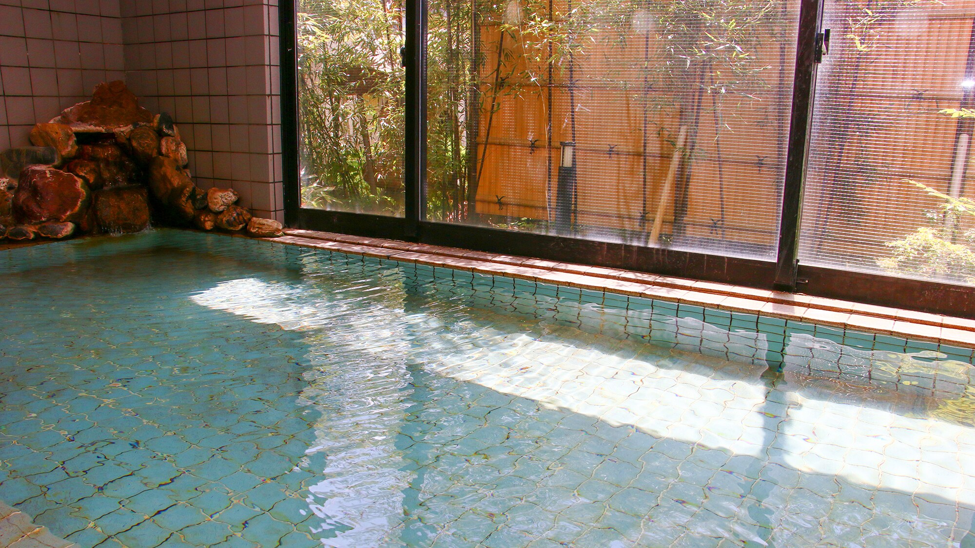 [Hot spring] It is possible to reserve the hot spring for private use depending on the time of day. Please feel free to enter.